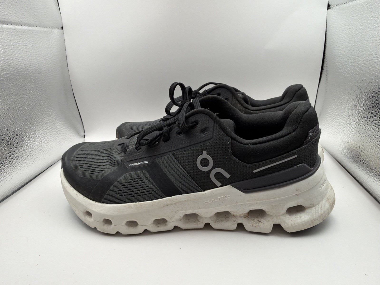 ON Women’s Cloudrunner Wide Eclipse | Black US size 6.5 D