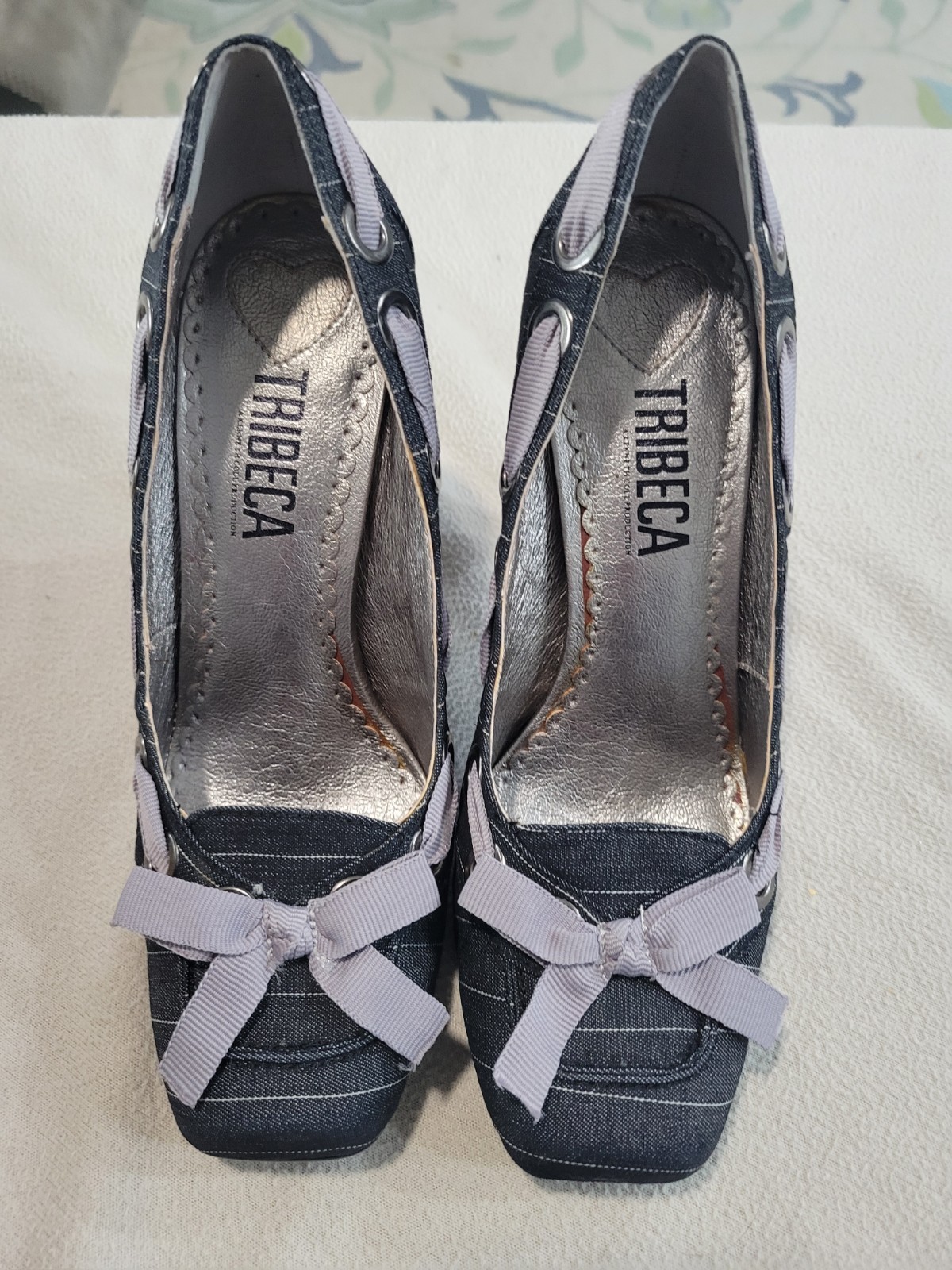 KENNETH COLE Tribeca Women’s DENIM Fabric Covered Striped W/BOWS Pumps US 8
