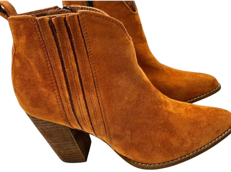 beast fashion women’s camel suede 3.5 in heeled zip-up booties size 8.5 – EUC