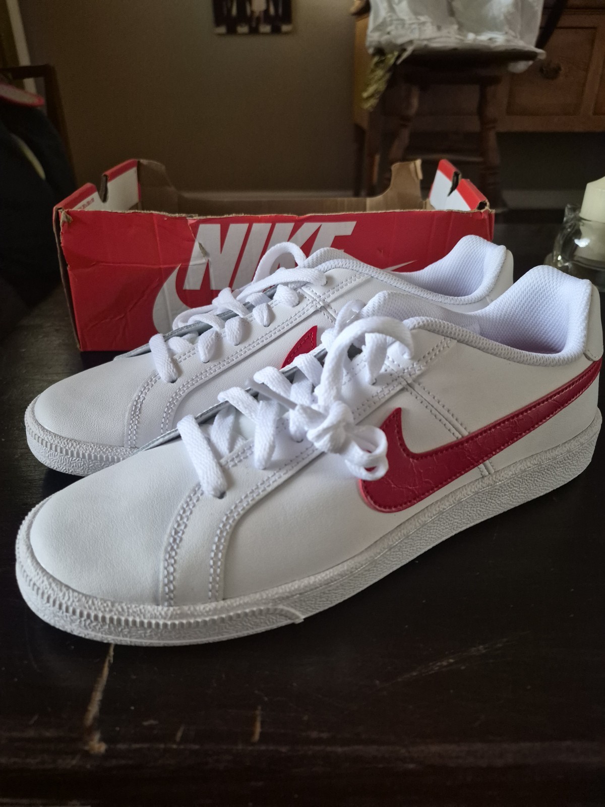 New 9 Womens Nike Court Royale Unisex Leather Low-Top Sneakers White/Red