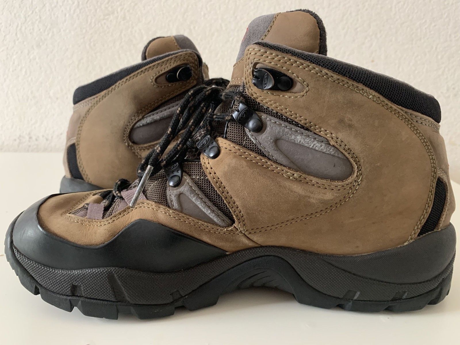 Rare Vintage Salomon Y2K 2000 00s Contagrip Boots in Tan Leather/Nubuck Size 10