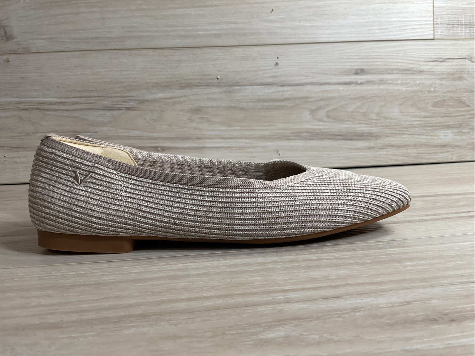 Vivaia Margot 2.0 Ballet Flats Sz 6.5 EU 37 Beige Ivory Square Toe V Cut Comfort
