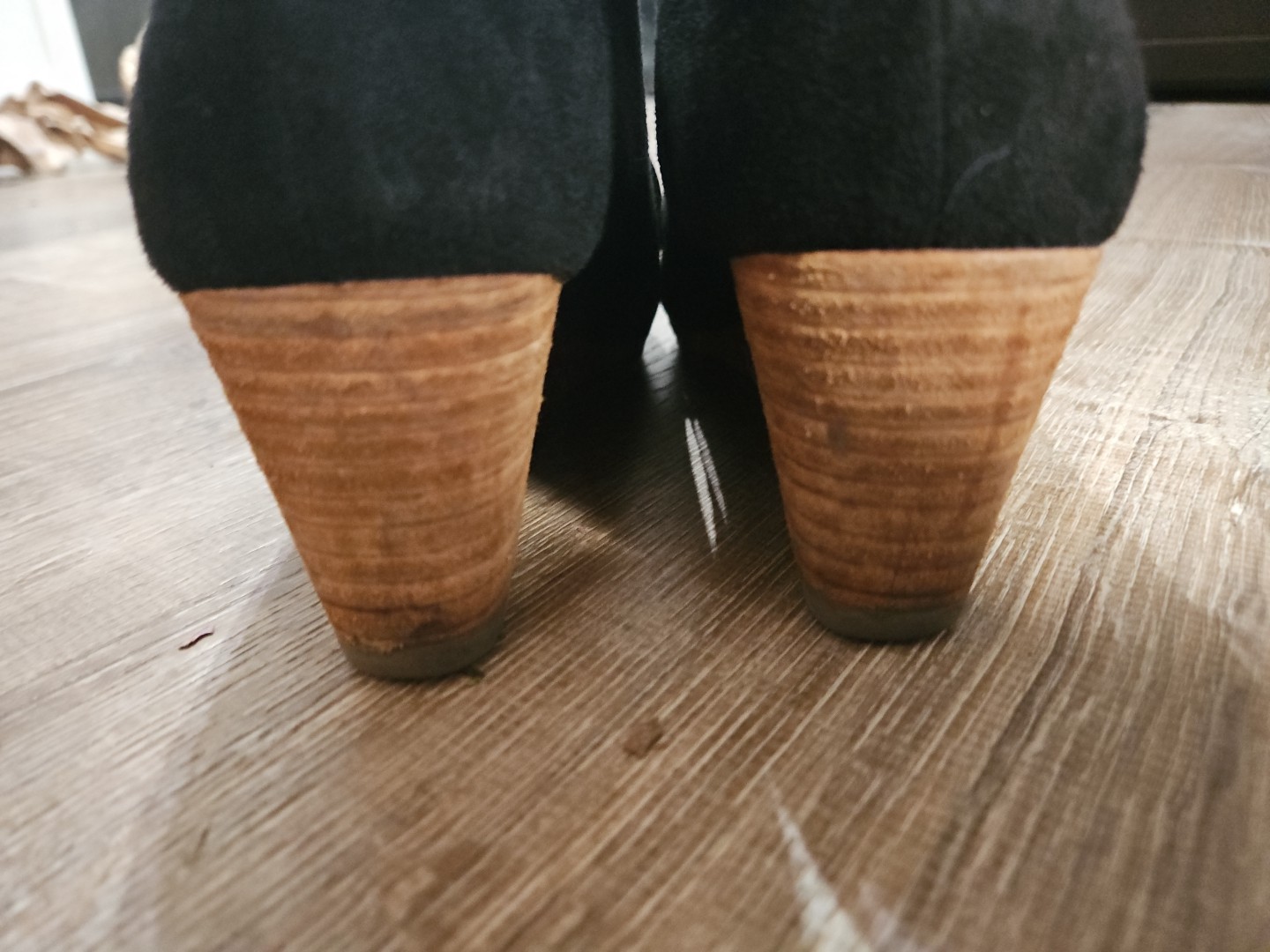 Dr Scholls Womens Size 7M 2.5in Wedge Ankle Booties Black Gold Accent Faux Suede