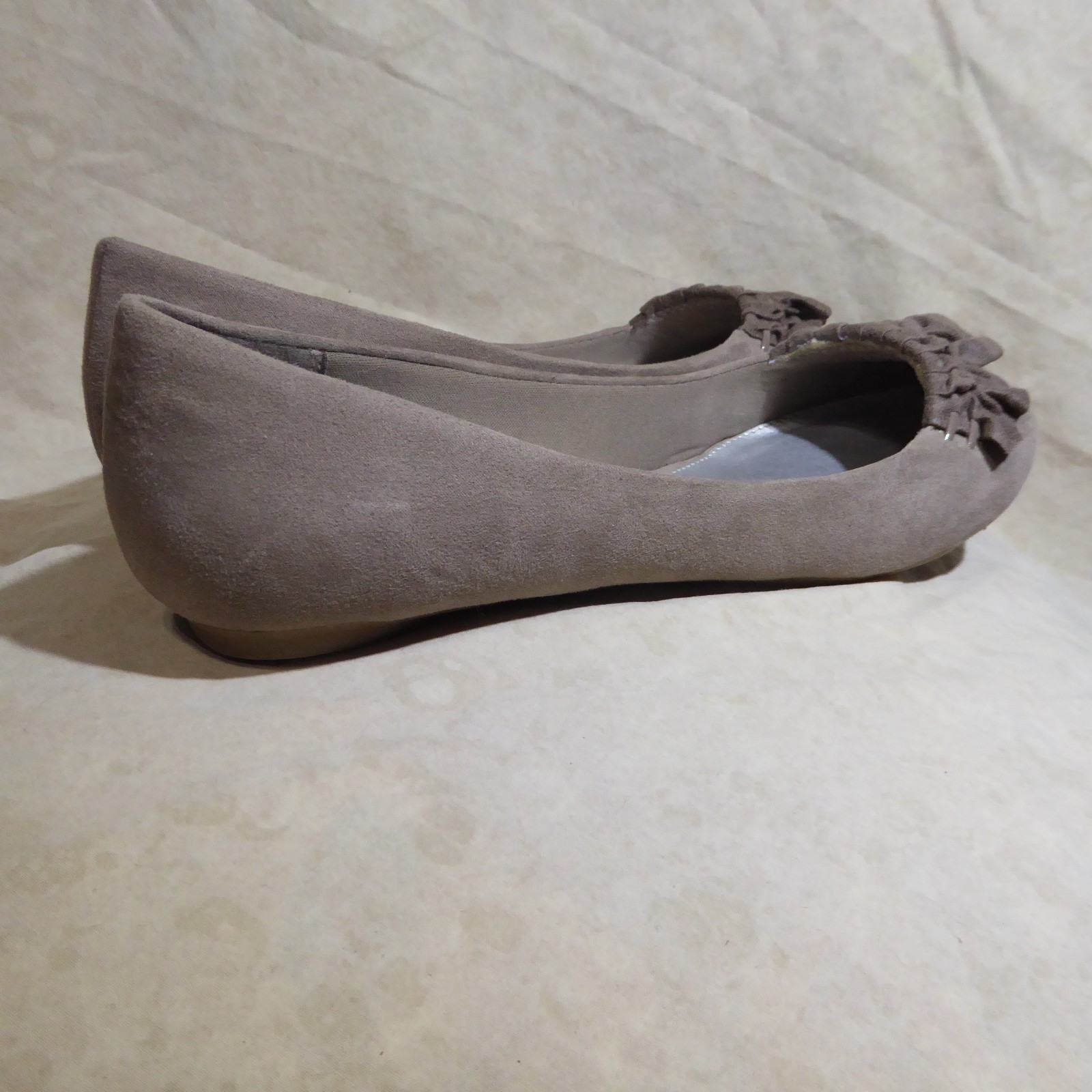 🩰 Fergalicious Ballet Flats sz 10 M Oyster Tan Suede Textile; Ruche Details