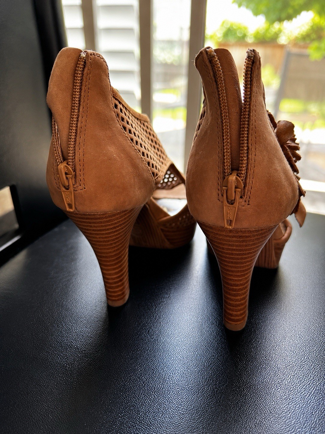 Sofft Women’s Brown Leather Open Toe Ankle Strap Back Zip Flower Block Heel