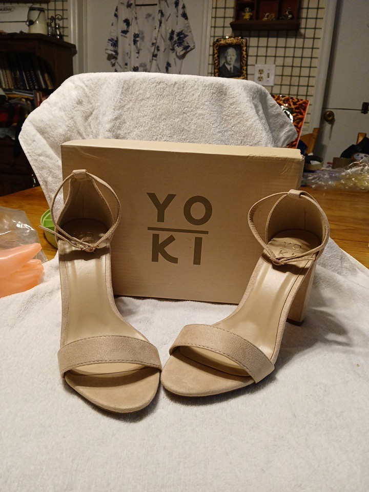 Yoki Carrason-05 Women’s Beige Chunky 4″ High Heel Fashion Pump NIB Size 9