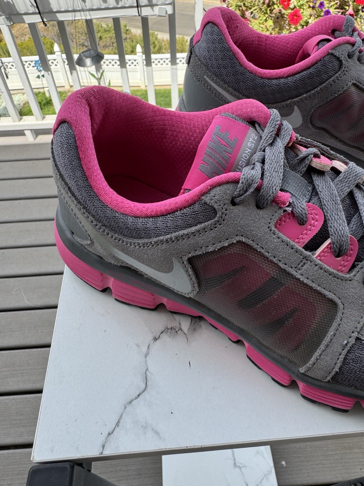 NIKE DUAL FUSION ST2 WOMENS SHOES, SZ 8M, EXCELLENT CLEAN CONDITION, GREAT SOLES