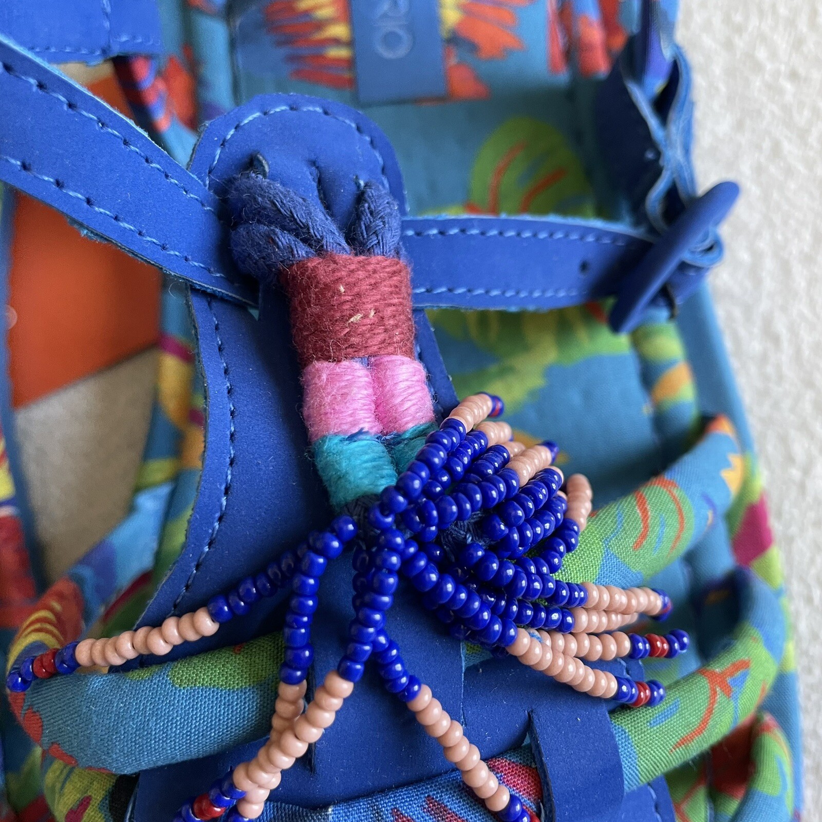 Farm Rio Women Size 11 Tropical Blue Macaw Beaded Tube Strap Sandals