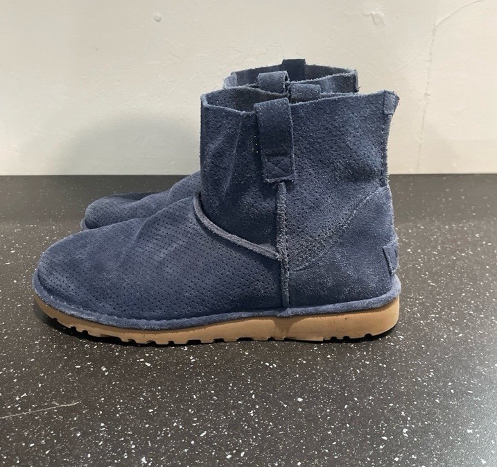 UGG classic Unlined Mini perf Boots Women’s Size 9boots women’s
