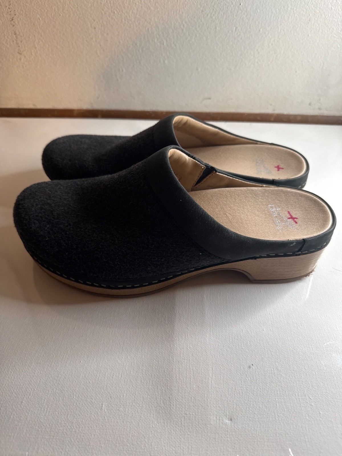 Dansko clog. Color: Charcoal Wool