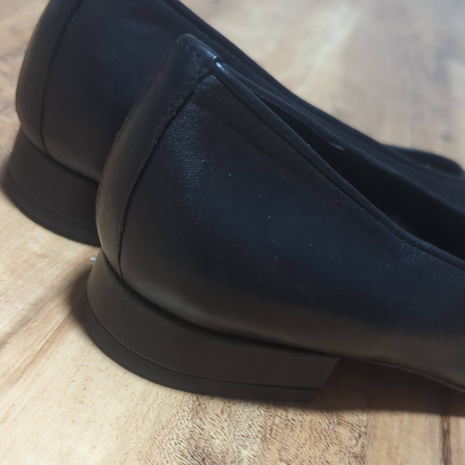 Vaneli Women’s Black Leather Flat Slip On Cap Toe Square Toe US 9.5
