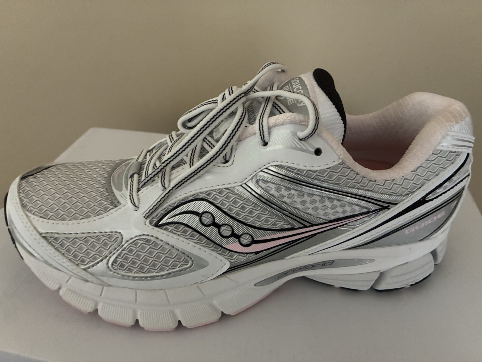 NIB Sz 7.5M Saucony Progrid Guide 7 White/Pink Women’s Running Shoes
