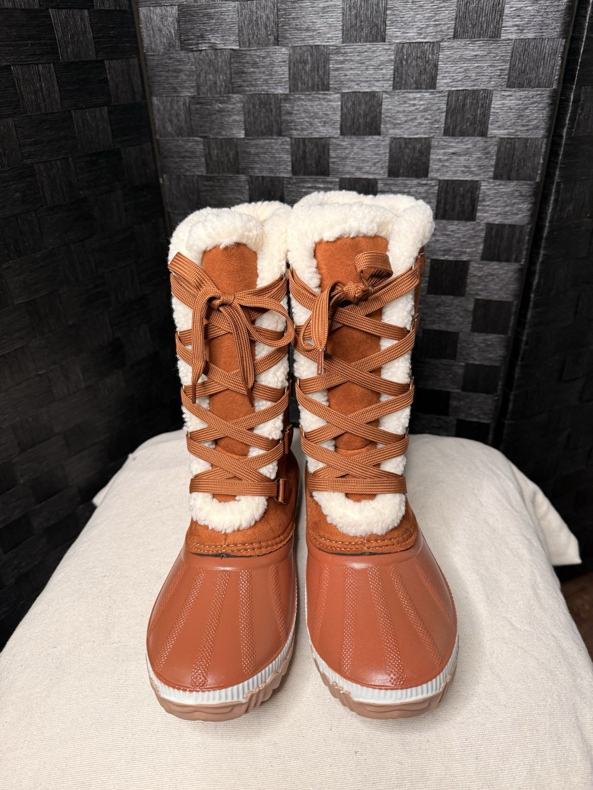 Bamboo Women’s Brown Mid-Calf Lace-Up Snow Boots Faux Fur Lined Rubber 7
