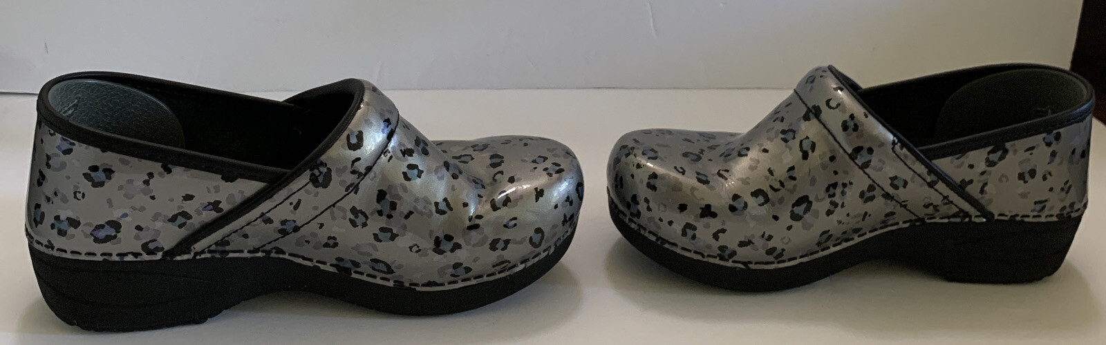 Dansko XP 20 Silver Black Clogs Comfort Shoes 38 US Size 7.5 Or 8 SEE PHOTOS