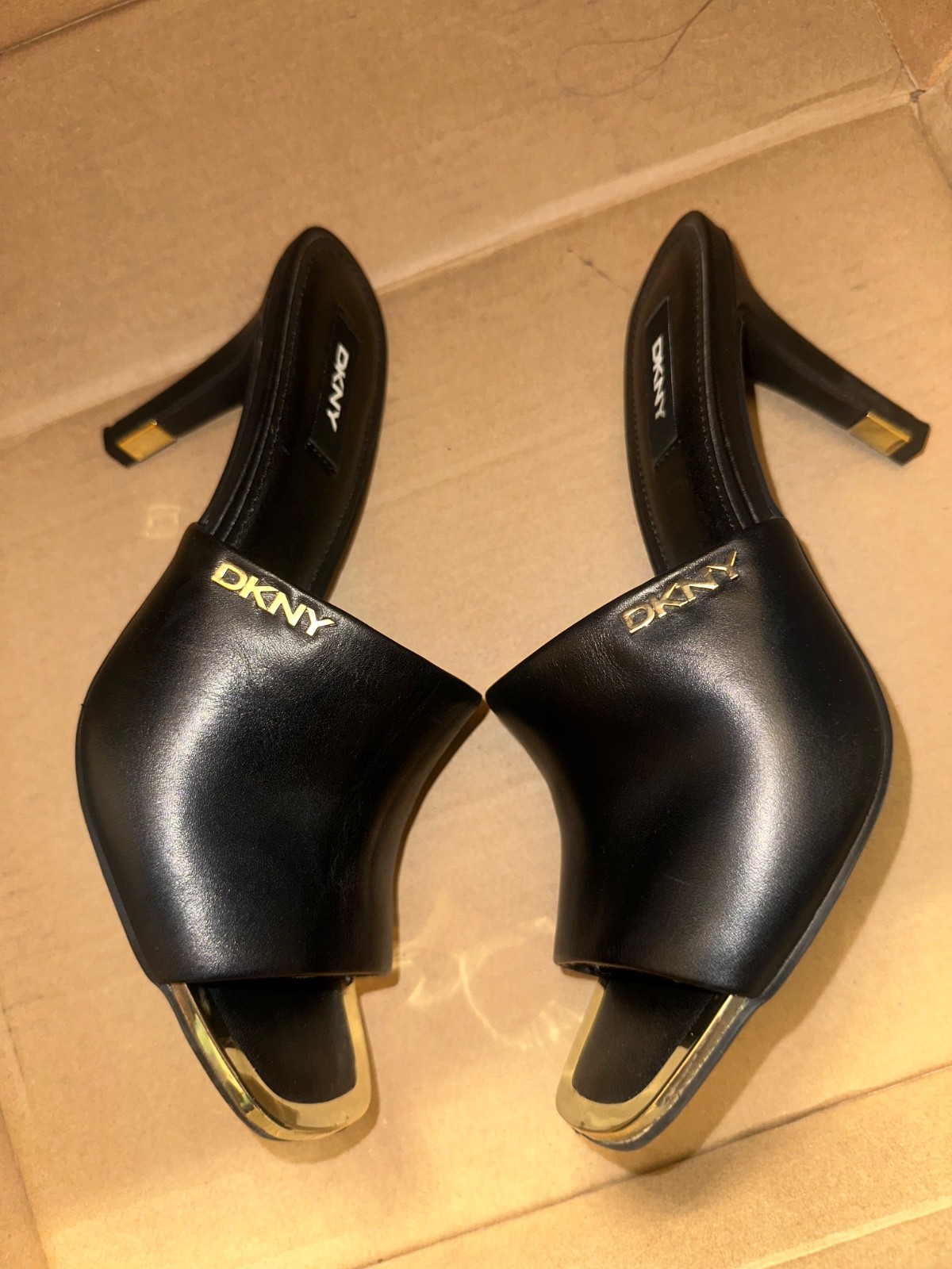 Dkny Women’s Black Bronx Dress Sandals Shoes Size 8M