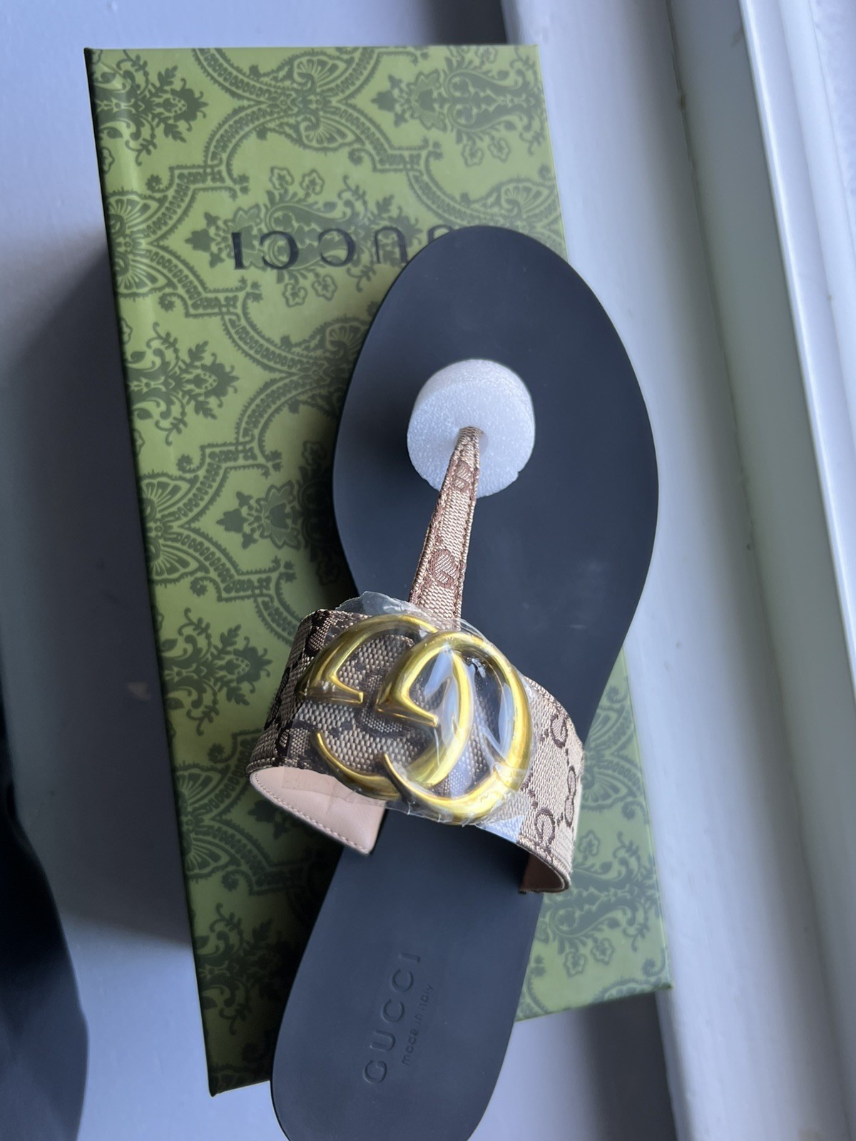 Gucci GG Marmont Thong Sandals Beige Leather Gold Logo Flip Flops Women 39