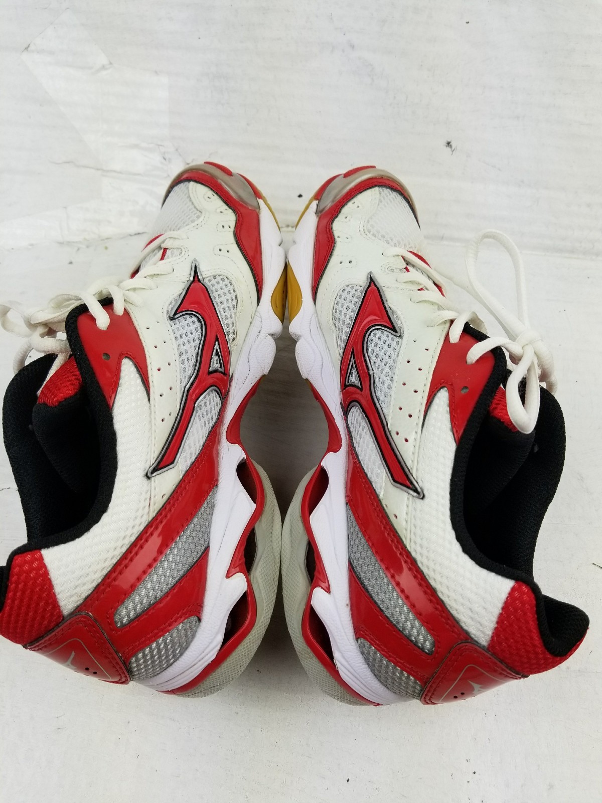 Mizuno Wave Bolt 2 Women’s Running/Walking Althletic Shoes SZ 9.5