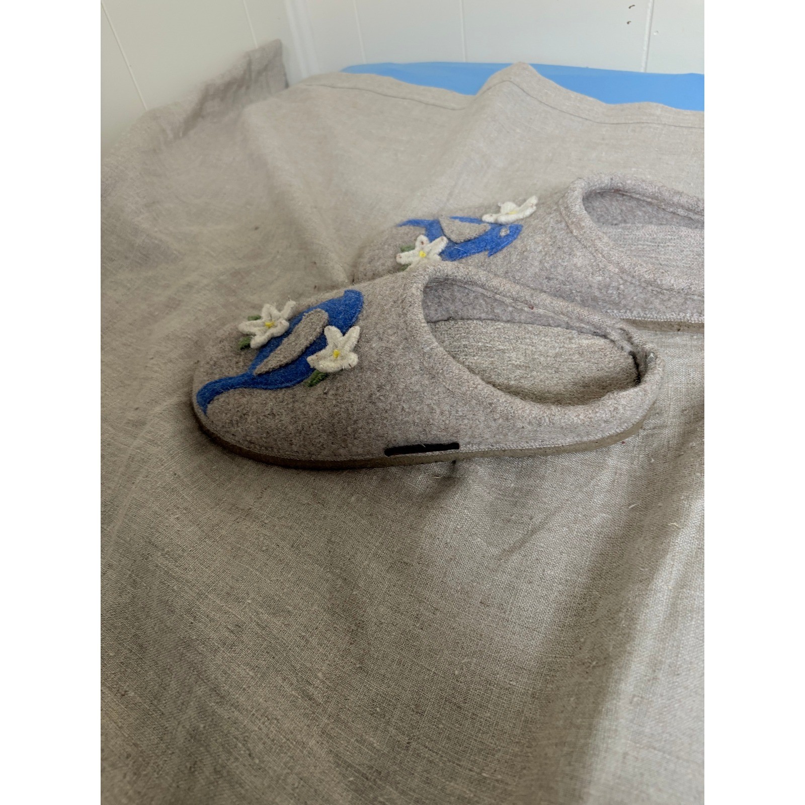 Giesswein Austria Wool Felt Slippers Blue Bird Flower Grey Clogs Mules Womens
