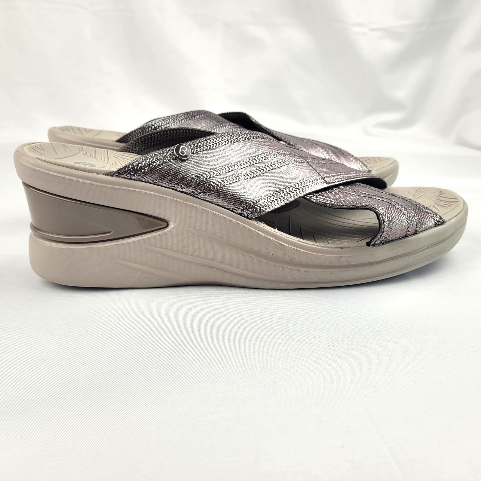 Bzees Vista Sandals Women’s 11M Silver X Band Wedge Slide Comfort Summer Casual