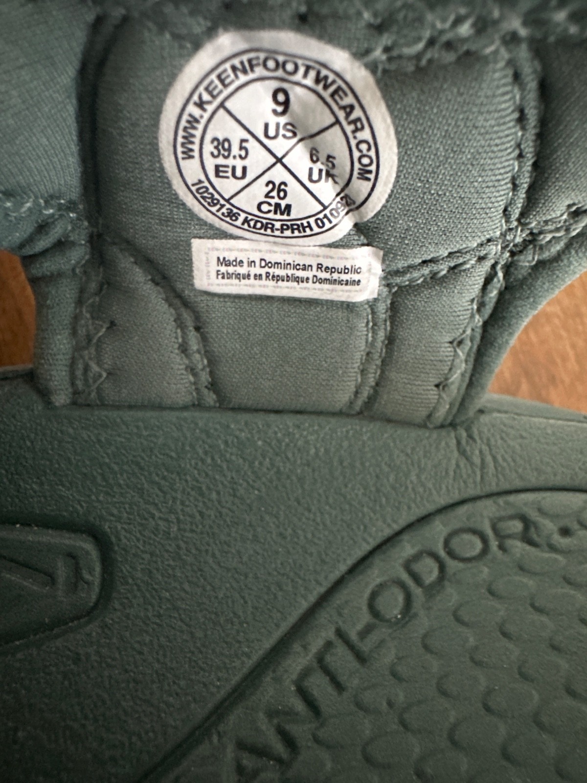 Keen Women’s Newport H2 Sport Monochrome Dark Forrest Green Sandals 9M UNWORN