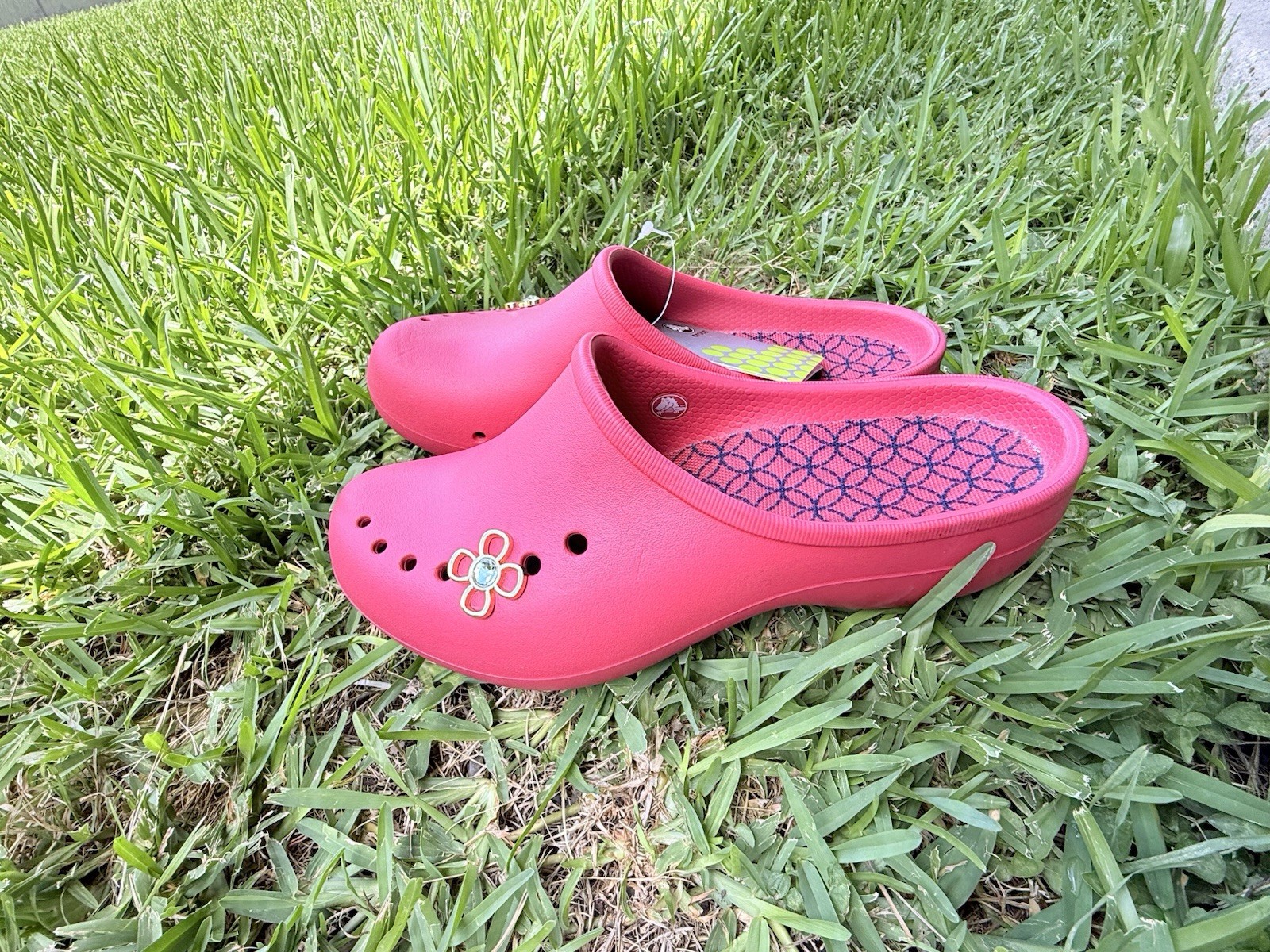 Crocs Tully Women’s Red Slip-On Comfort Clog Shoes US 9 Women’s with Jibbitz