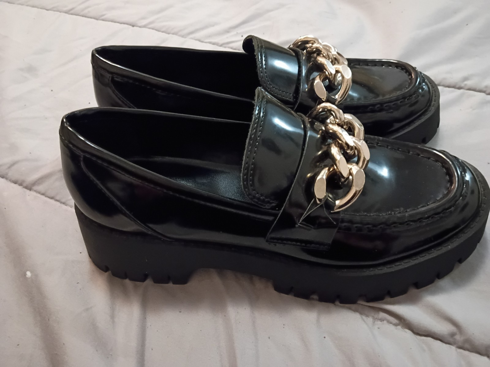 GUESS Hillfords Women’s Black Slip-On Loafer Flats Chain New Without Box US 7.5