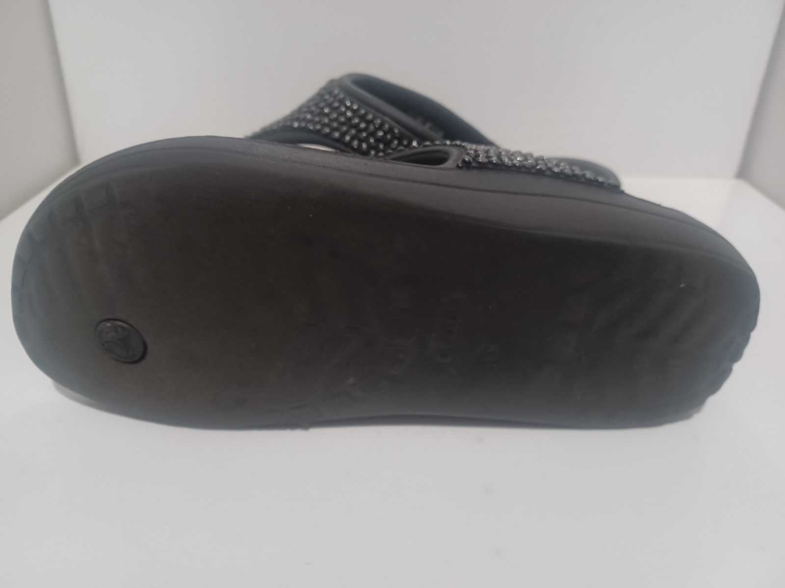 Crocs Sloane Black Bead Embellished Studded Strap Comfort Sandals Women’s 10