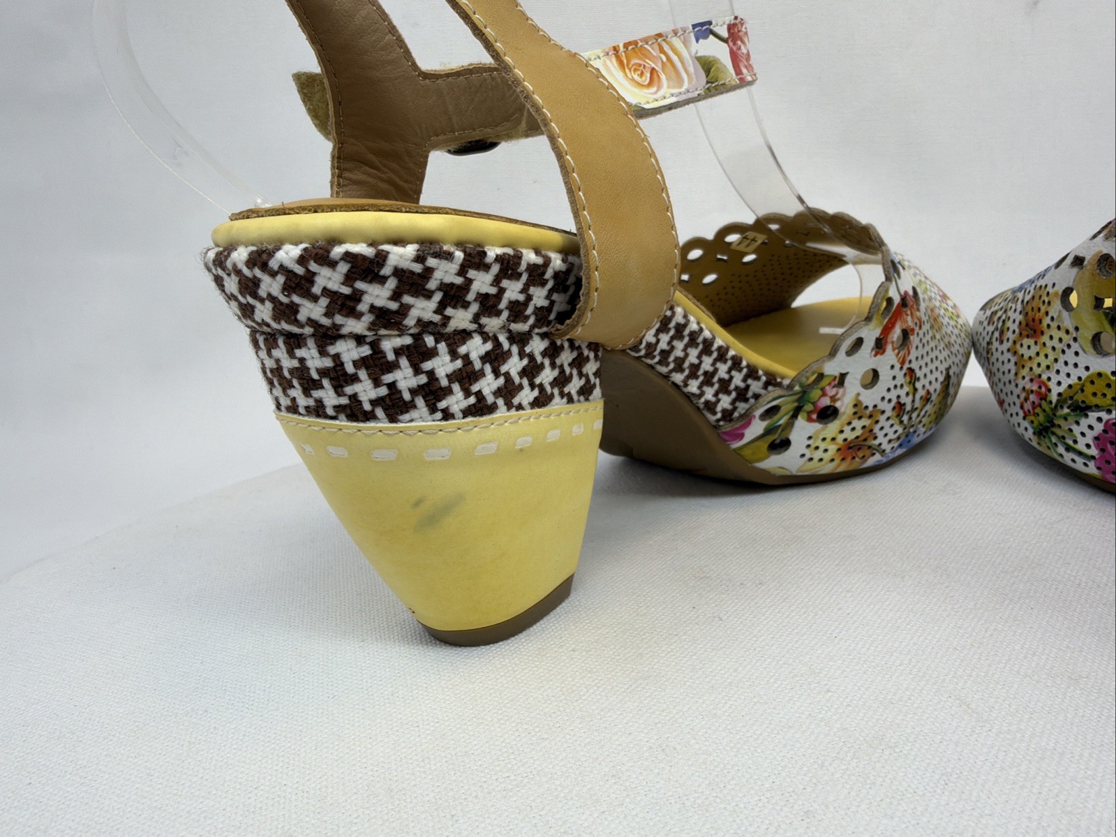 L’Artiste Spring Step Vivitar Art to Wear Leather Floral/Yellow Sandal Sz 41