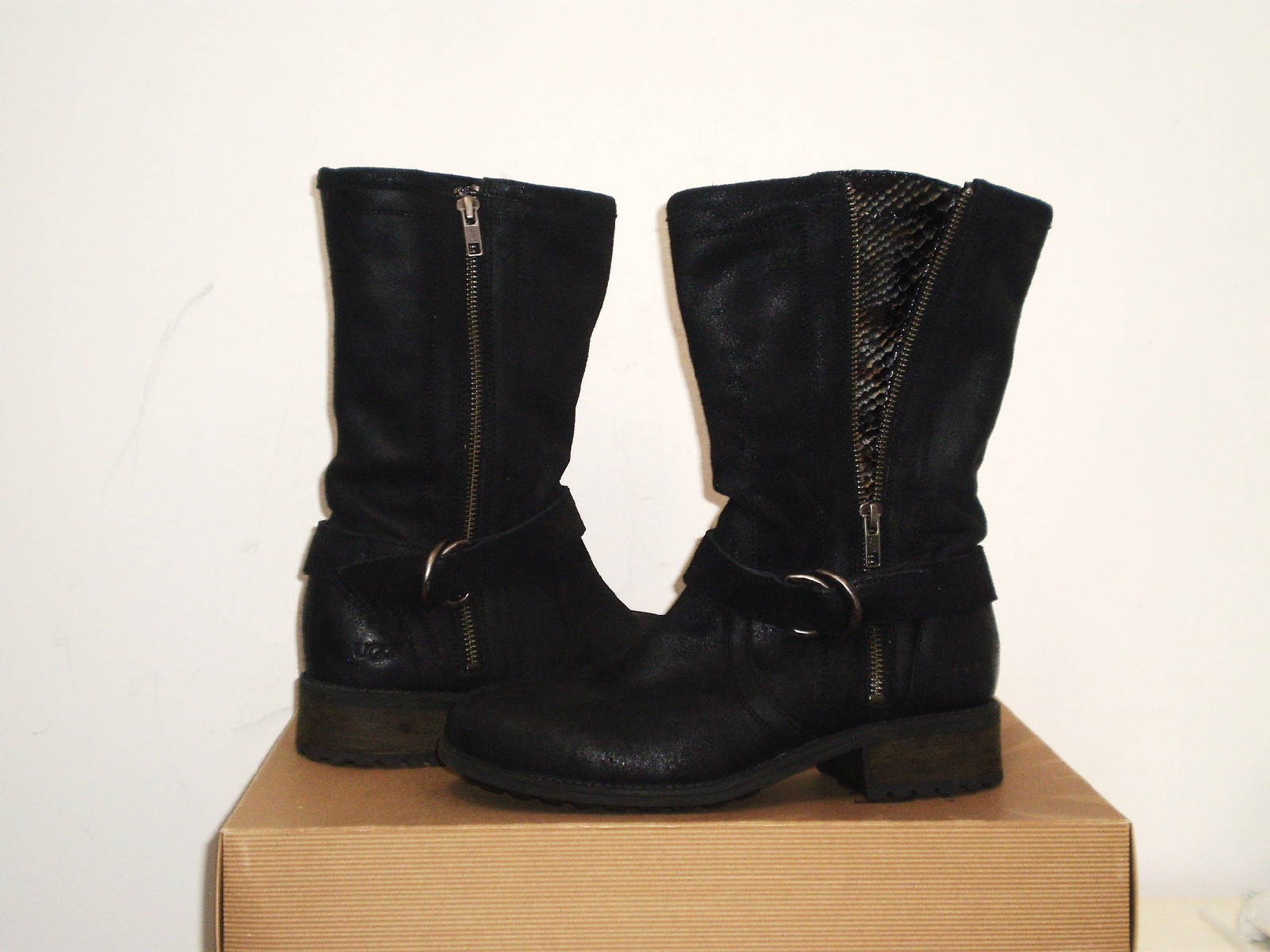 UGG Australia SILVA Moto Inspired Boot BLACK Burnished Suede 6US NWOB $175 MSR