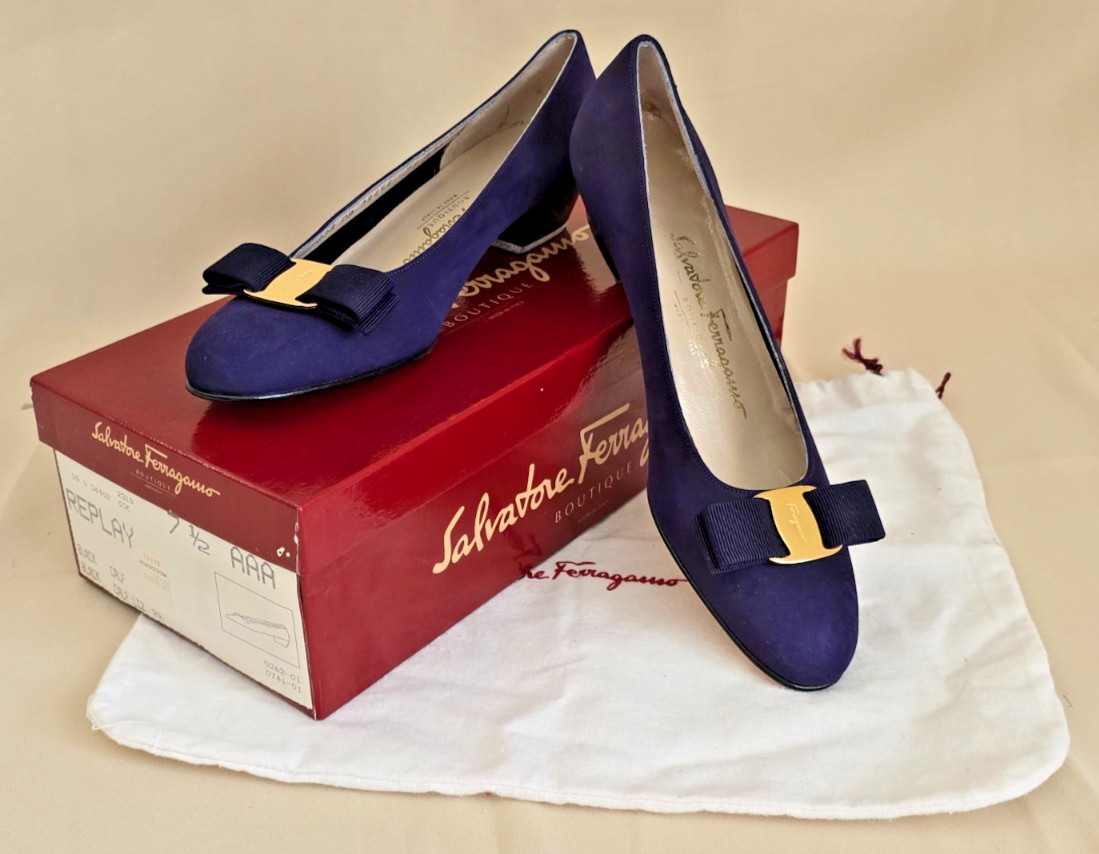 VTG NIB Salvatore Ferragamo Vara Bow Suede Pumps Purple 7.5 AAA