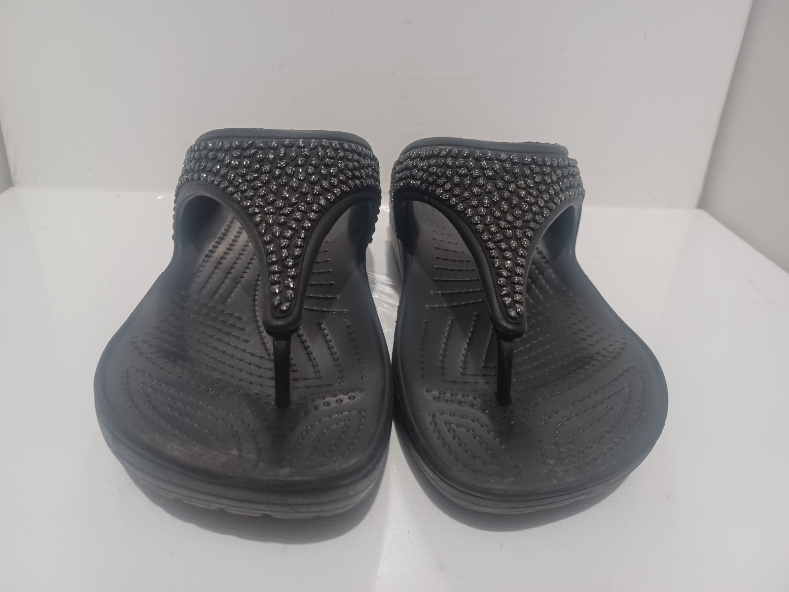 Crocs Sloane Black Bead Embellished Studded Strap Comfort Sandals Women’s 10