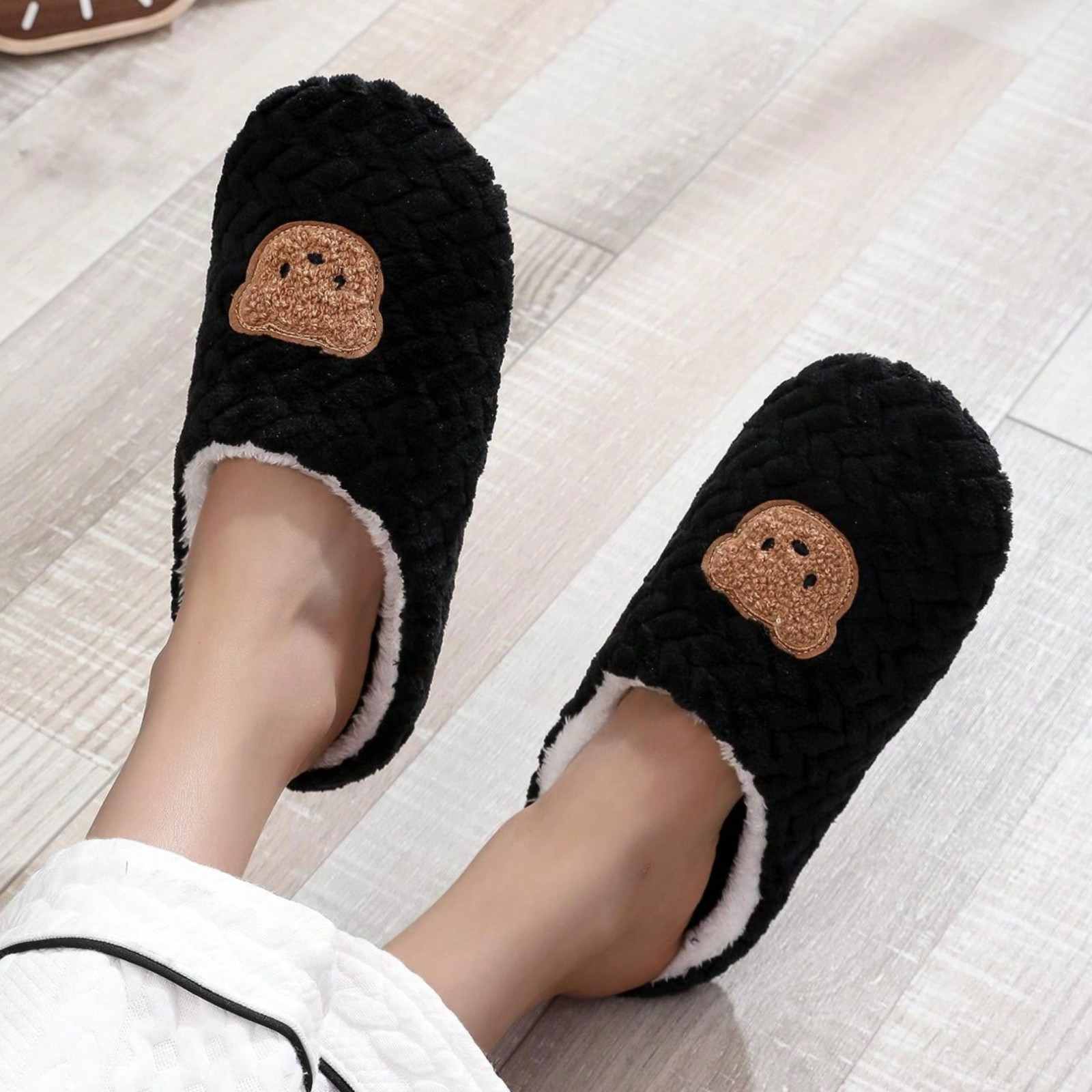 Women’s Winter Slippers Soft & Comfy Faux Non-slip Xmas Indoor Bedroom Shoe