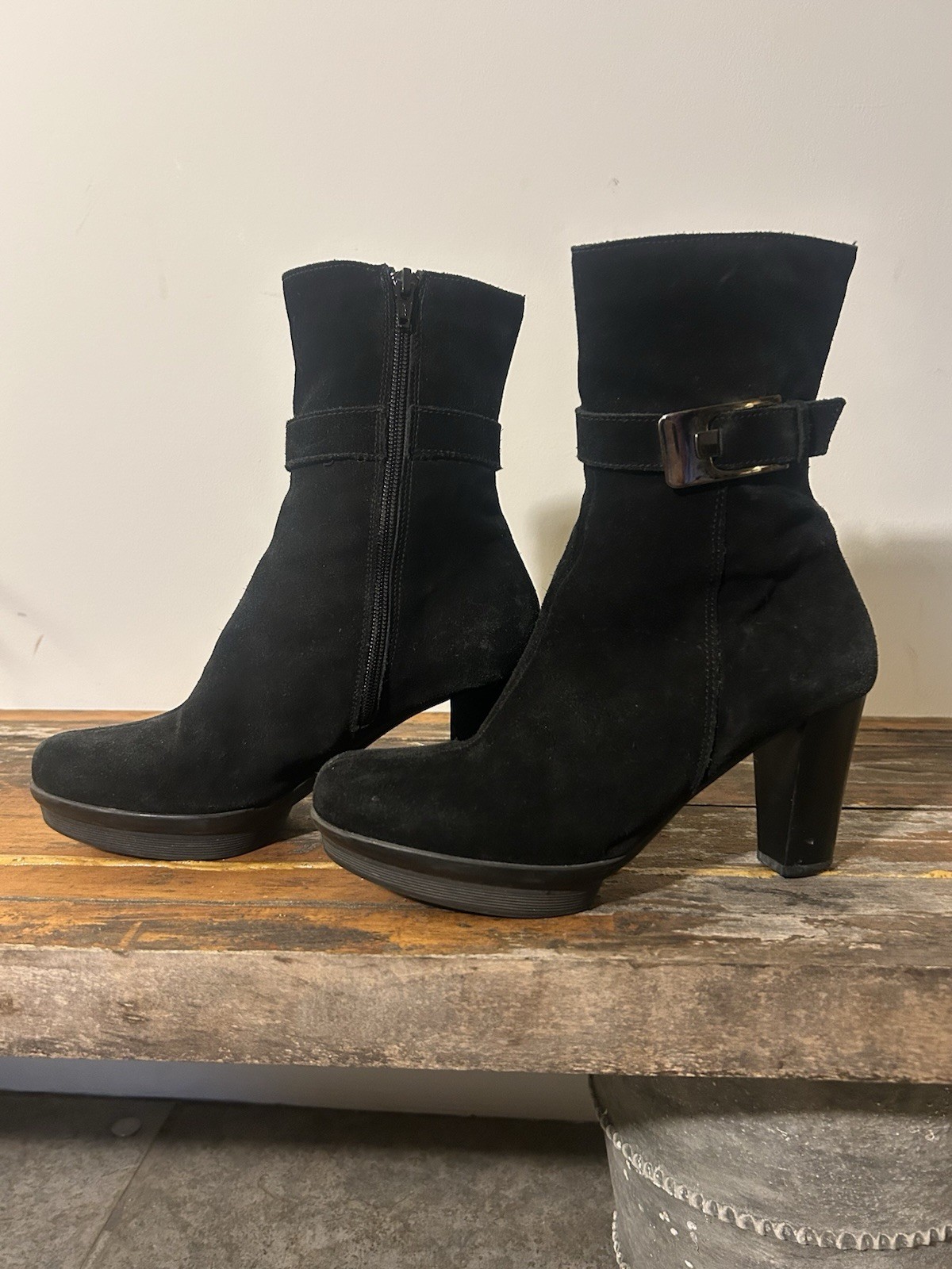 La Canadienne Women’s Black Suede Ankle Bootie Buckle Side Zip Round Toe 7M