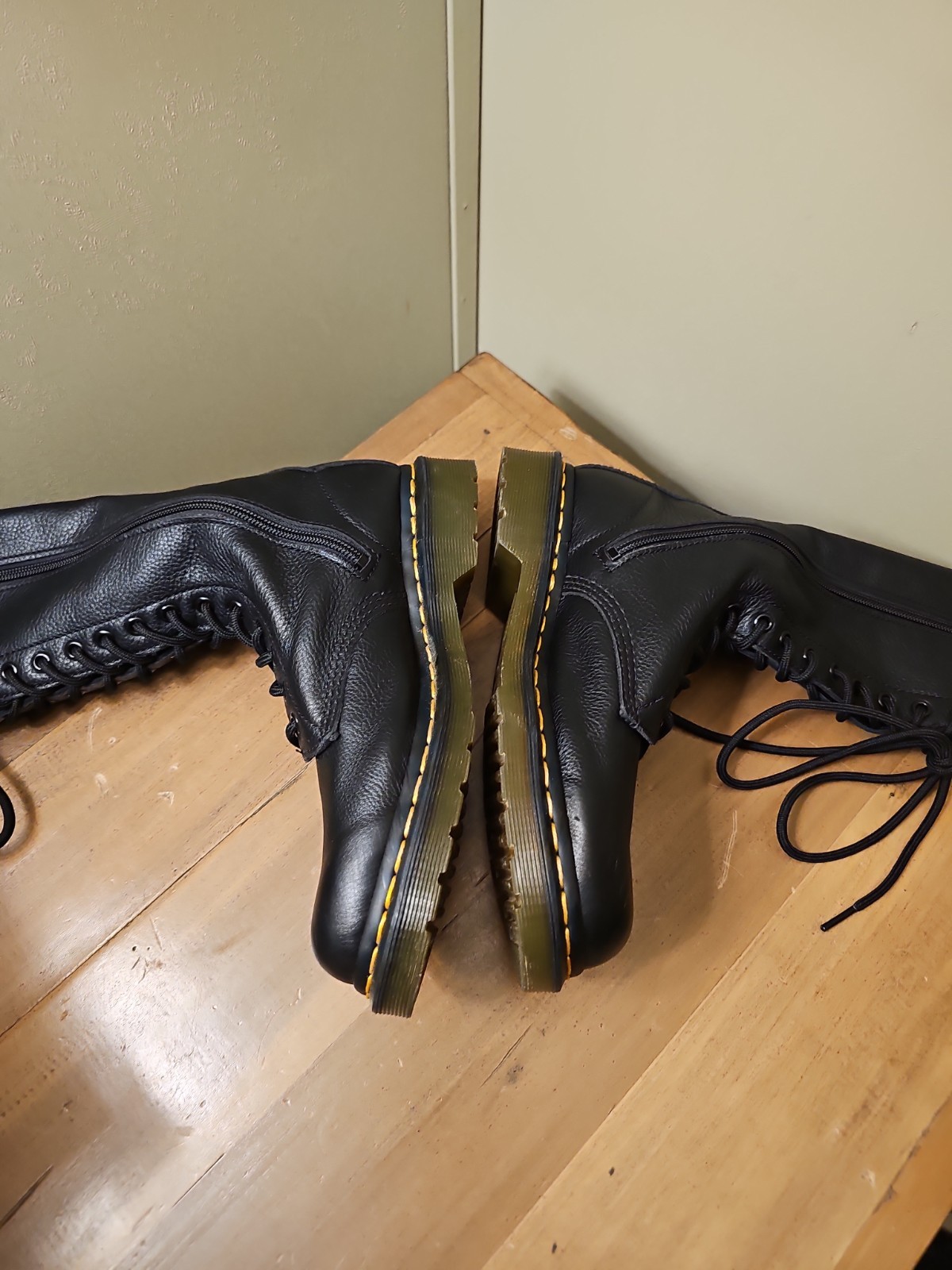 Dr. Martens 1B99 Lace Up/Side Zip 14 Eye Black Leather Boots Womens US 8 (NJ004)