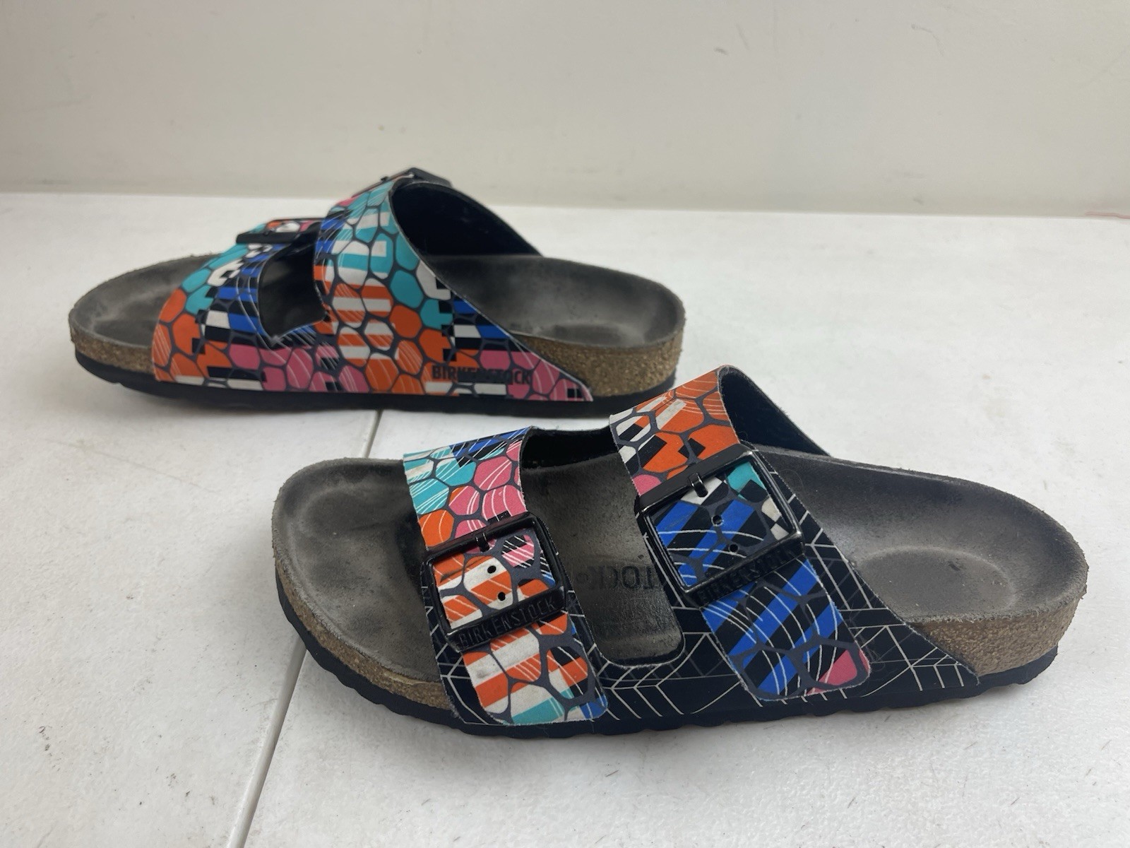 EUC Birkenstock Arizona Geo Print Sandals EU38/US7 Narrow
