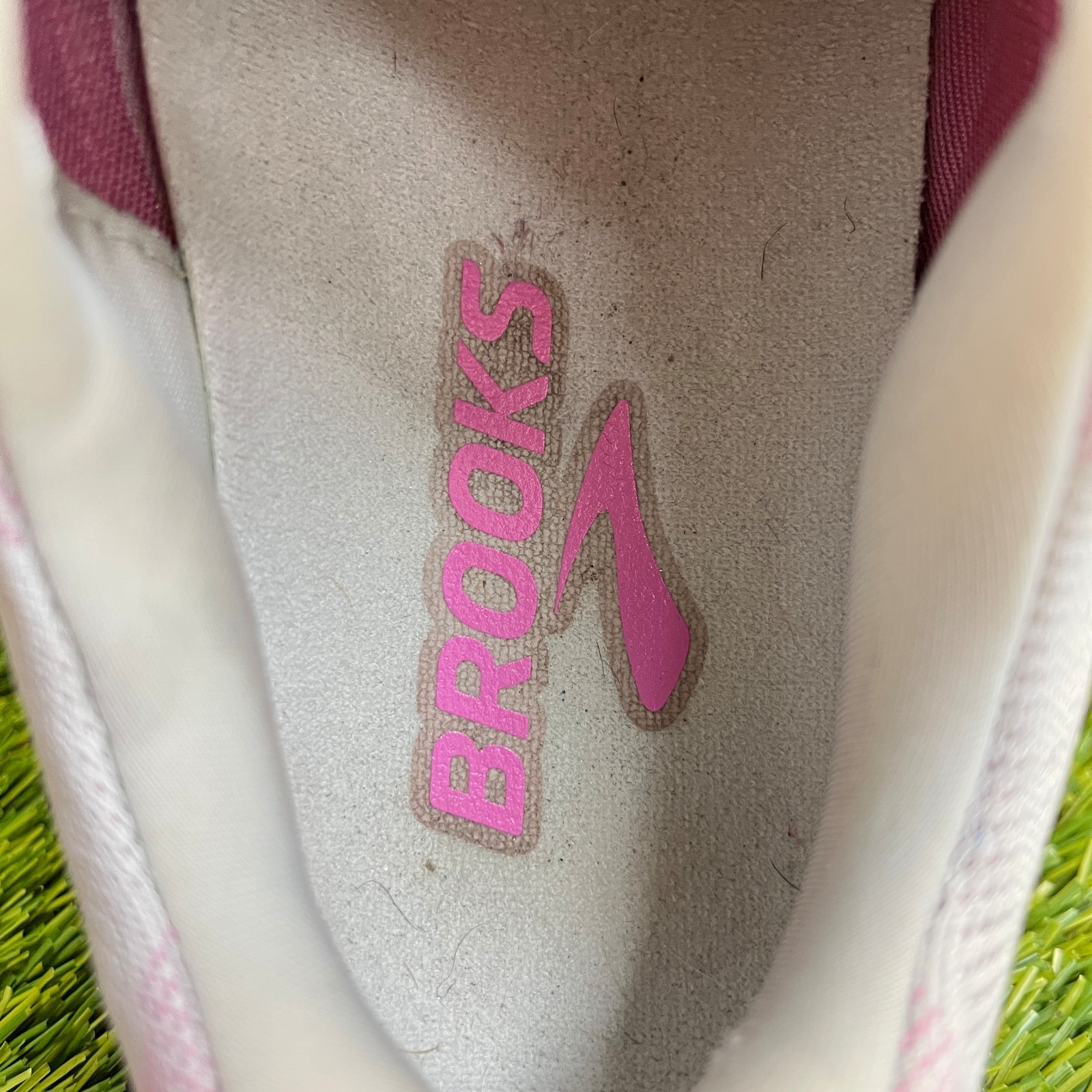 Brooks Ghost 17 Womens Size 9 Gray White Pink Athletic Running Shoes Sneakers
