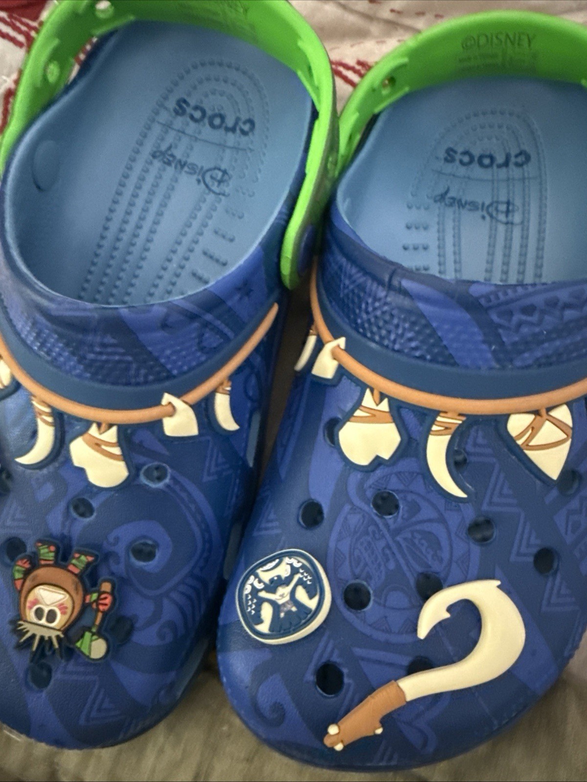 Crocs Disney Moana Maui Classic Clog with Jibbitz Men’s Size 5, Women’s Size 7