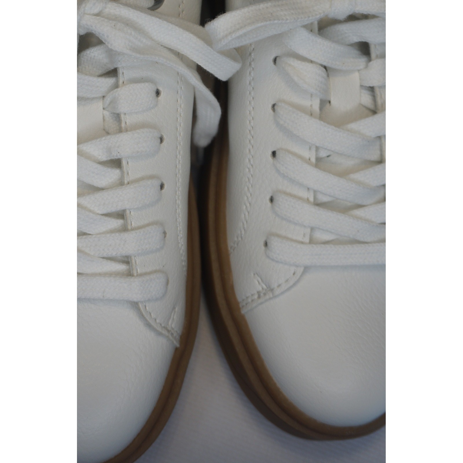 Steve Madden Charlie White Platform Sneakers Gum Sole Lace Up CHAR15S1 9M