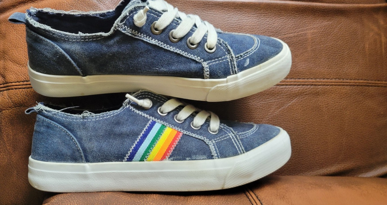 Pop Comfort Fit Blue Distressed Rainbow Sneaker sz 8.5