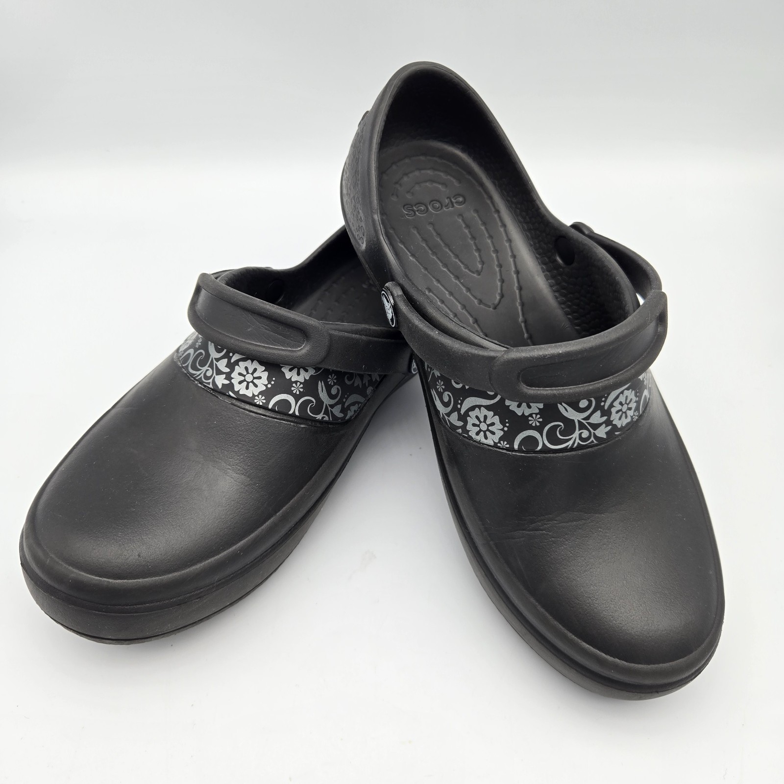 Crocs Clogs Black With Silver Floral Womens Sz 6 Slip-On Summer Shoes Gardening