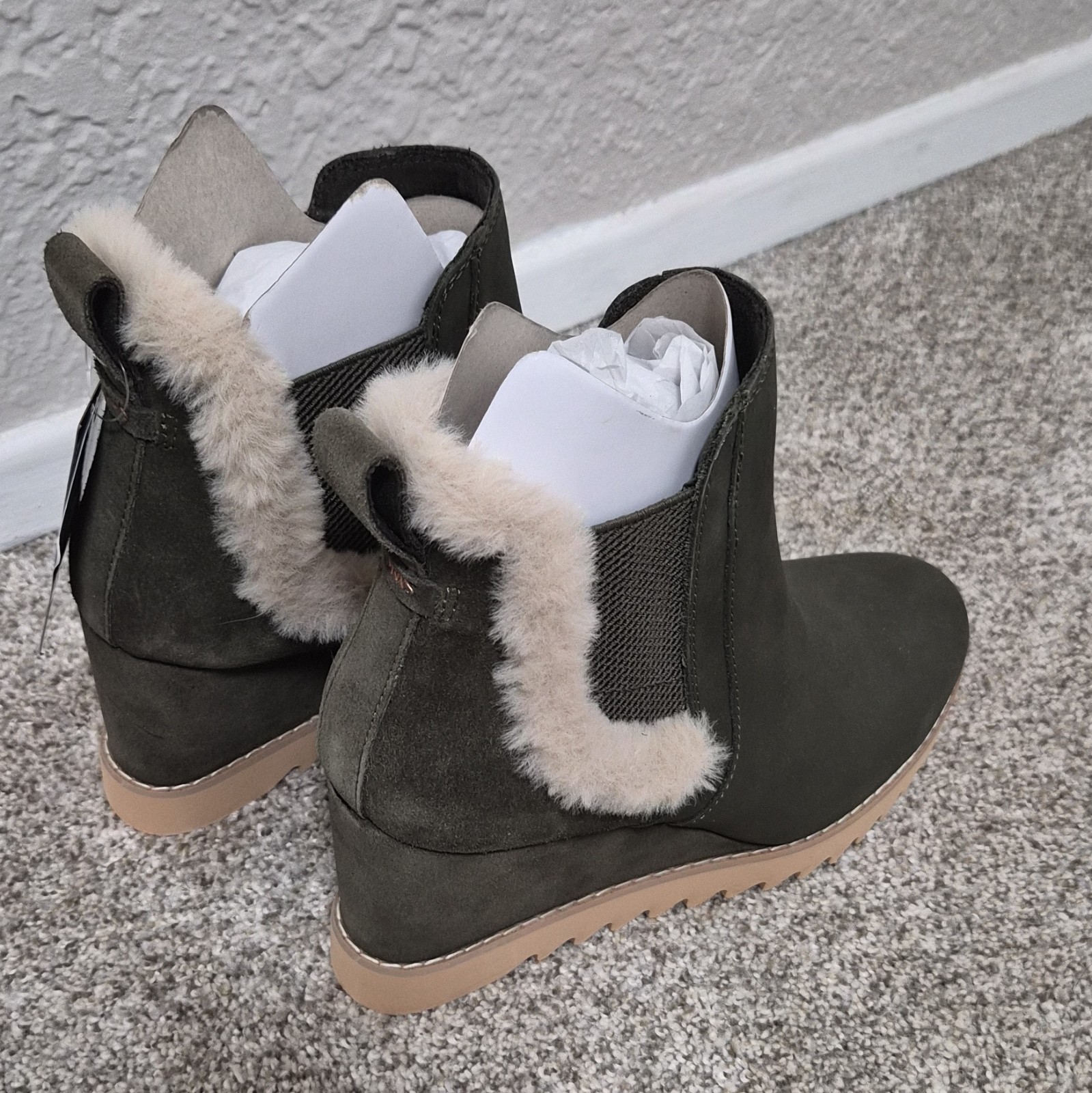 TOMS Maddie Women’s Chelsea Ankle Boots Suede Fur Lined Green US 8.5