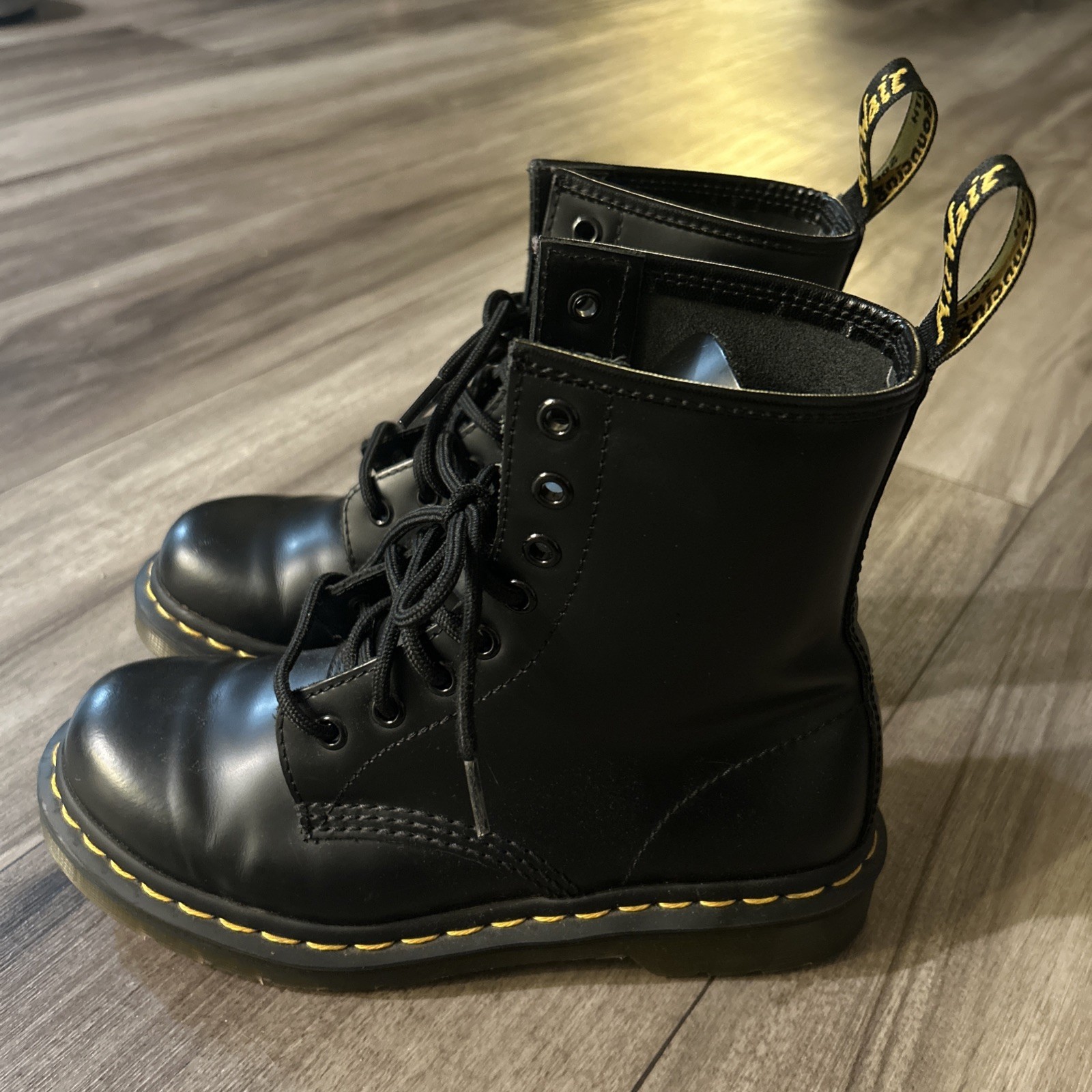 Dr. Martens Women’s Original Smooth Leather Lace Up Boots Black Size 6