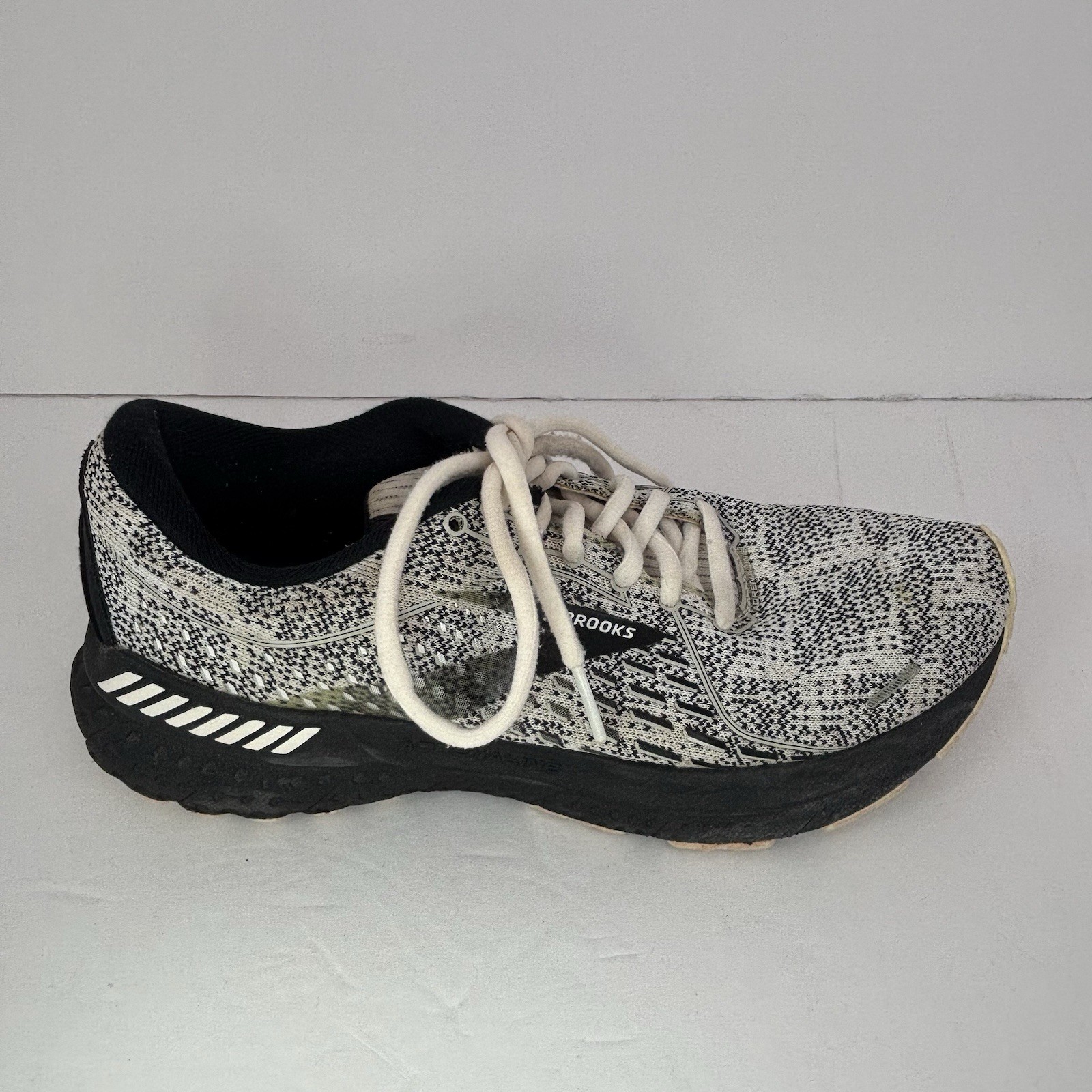 Brooks Adrenaline GTS 21 Womens 8 B Black White Running Shoes 1203291B135