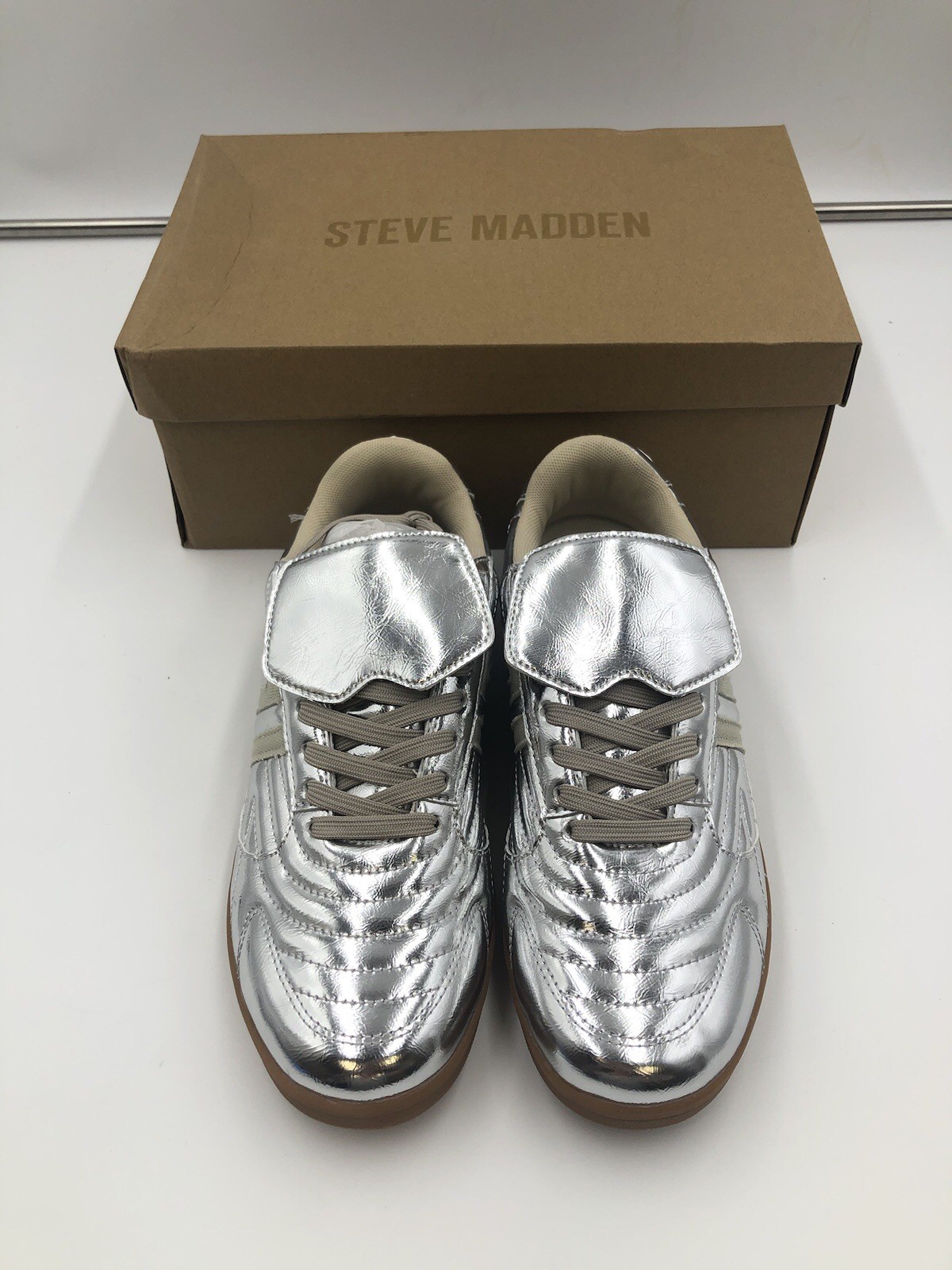 Steve Madden NYC Madrid Womens Silver Mirror Metallic Sneakers Stripes Size 10
