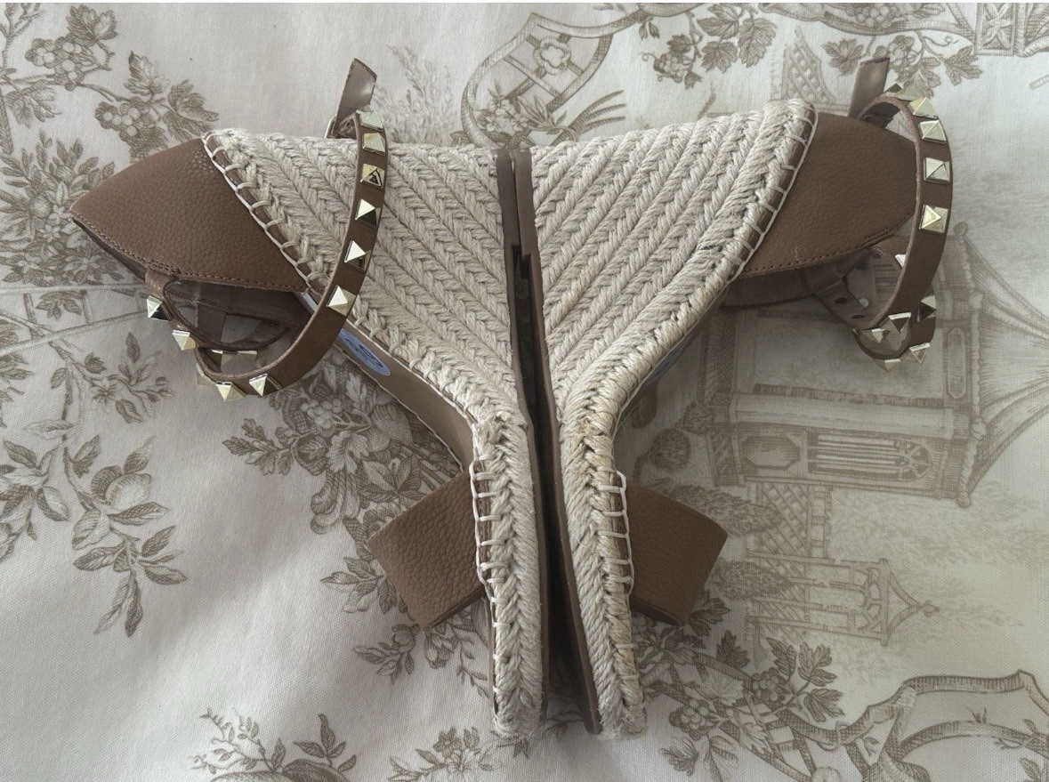 Steven New York Peni Studded Wedge Sandal – Cognac. Size 6.5.