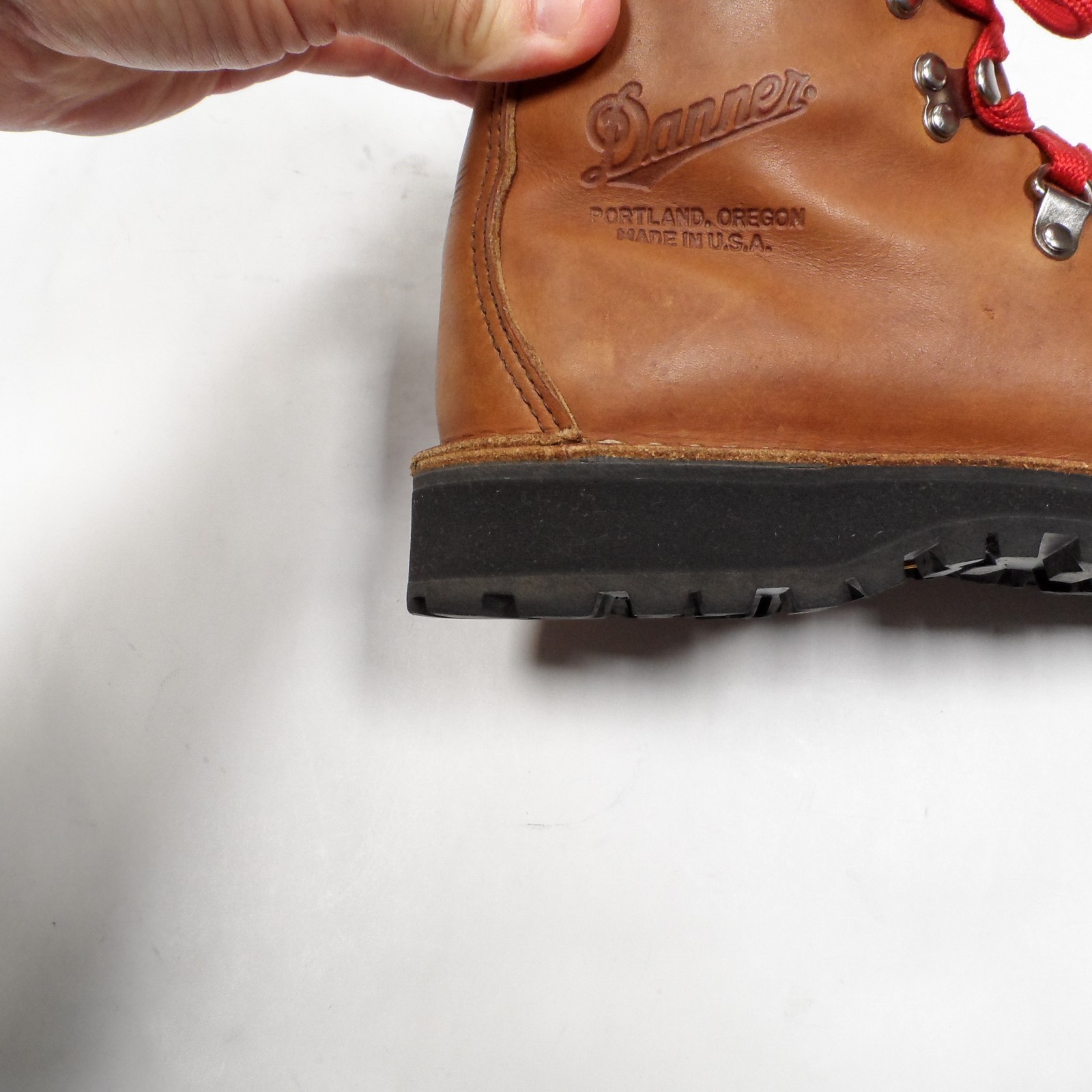 Danner ‘Mountain Light Cascade’ Brown Lug Sole Hiking Ankle Boots – Women’s 7 M