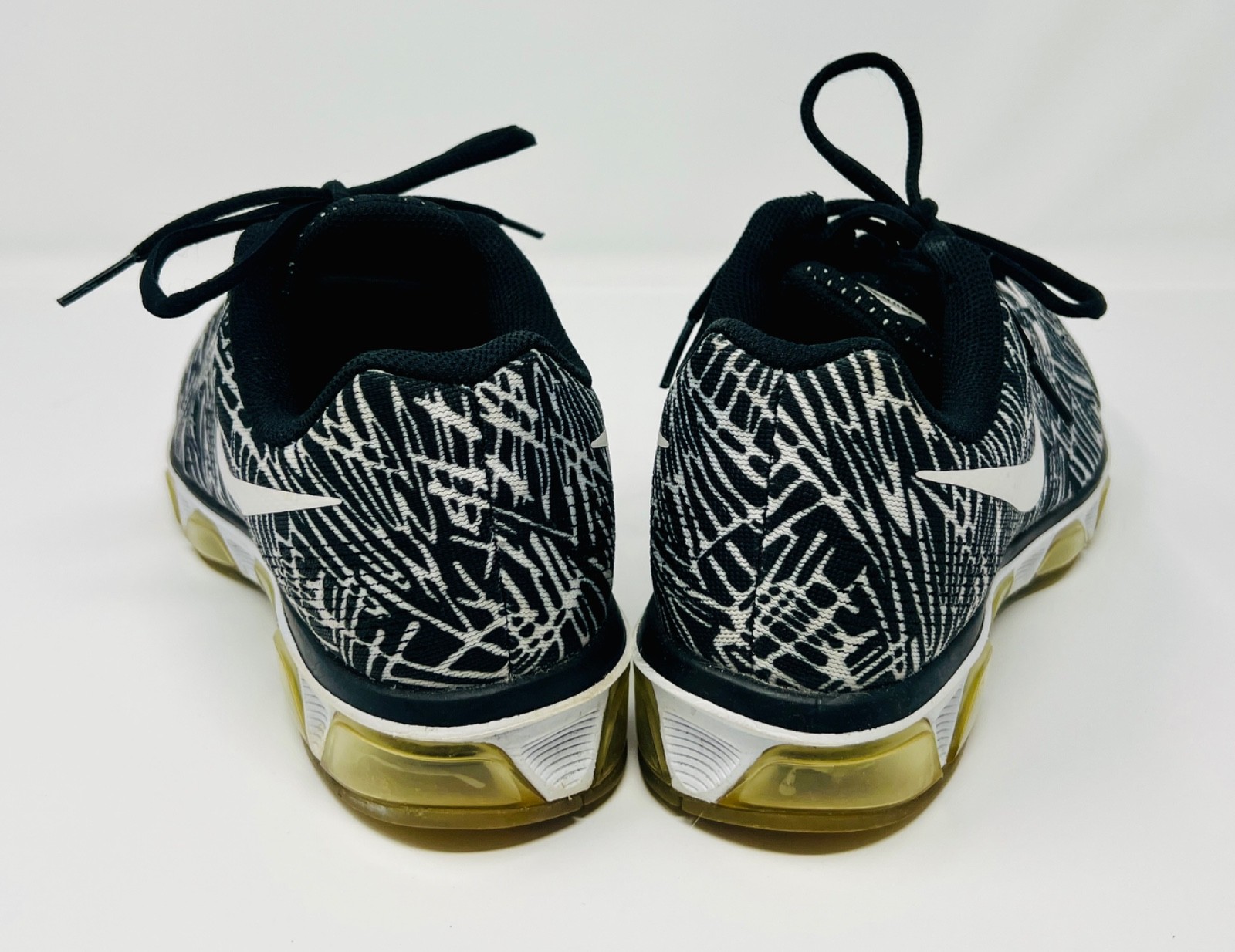 NIKE TAILWIND 8 WOMENS SIZE 8.5 INDOOR USE ONLY NO INSOLE BLACK & WHITE GRAPHICS