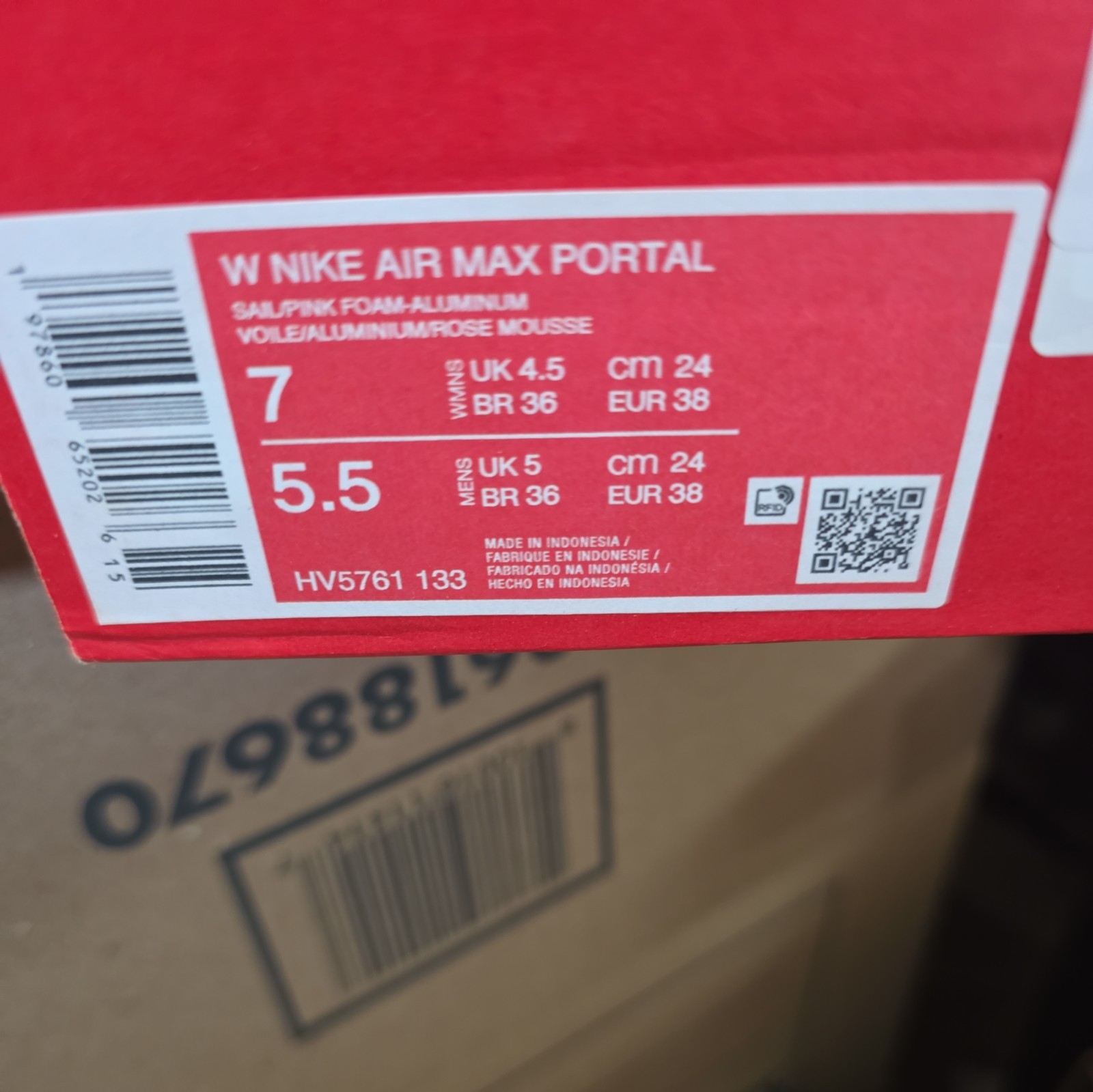 Size 7 woman Nike Air Max Portal HV5761-133