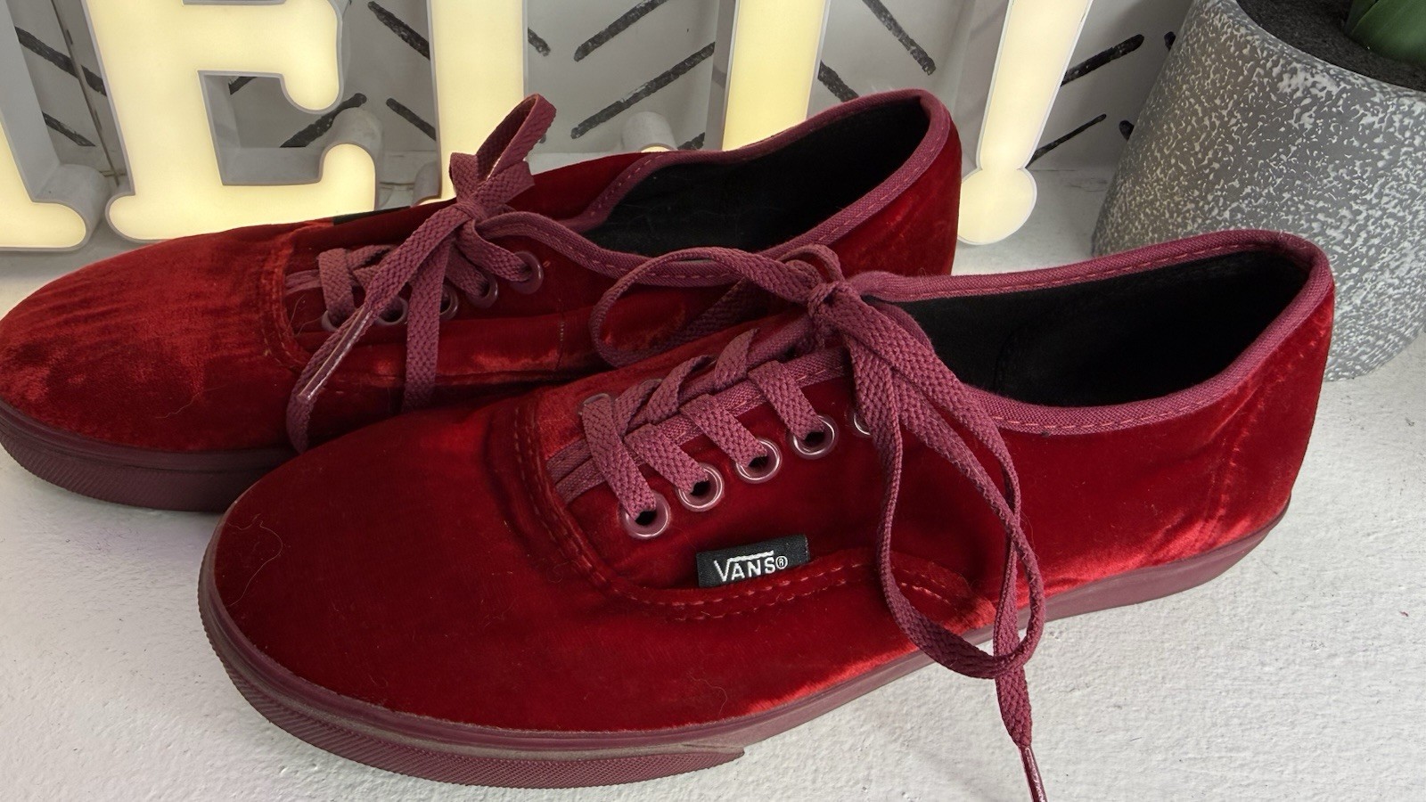 Vans Authentic Velvet Sneakers Burgundy Oxblood Women’s 7 Men’s 5.