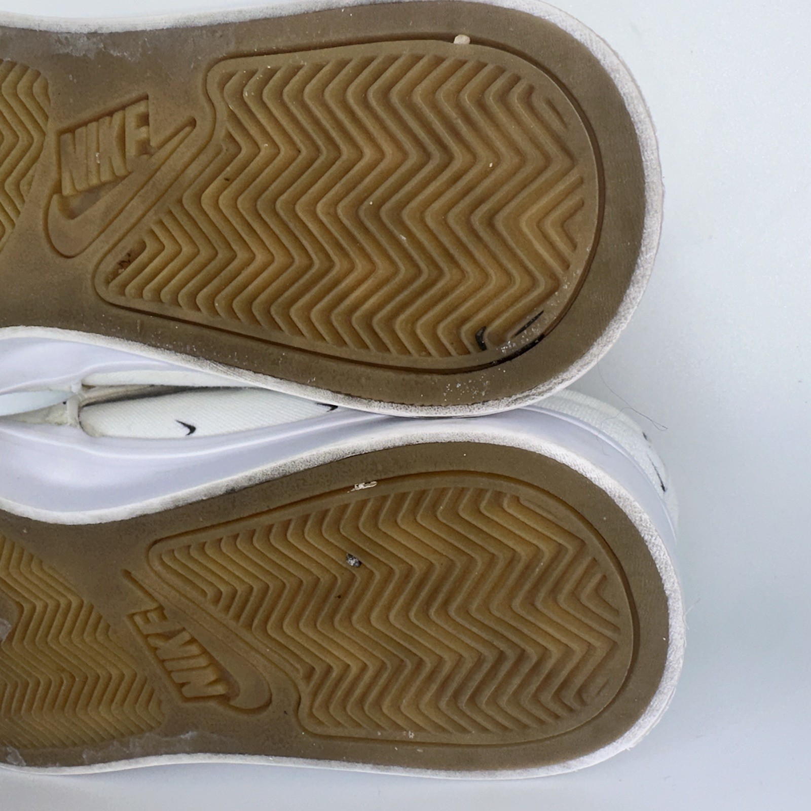 Nike Court Royale AC Slip On Swoosh Print Women’s Size 10 White Boating Golfing